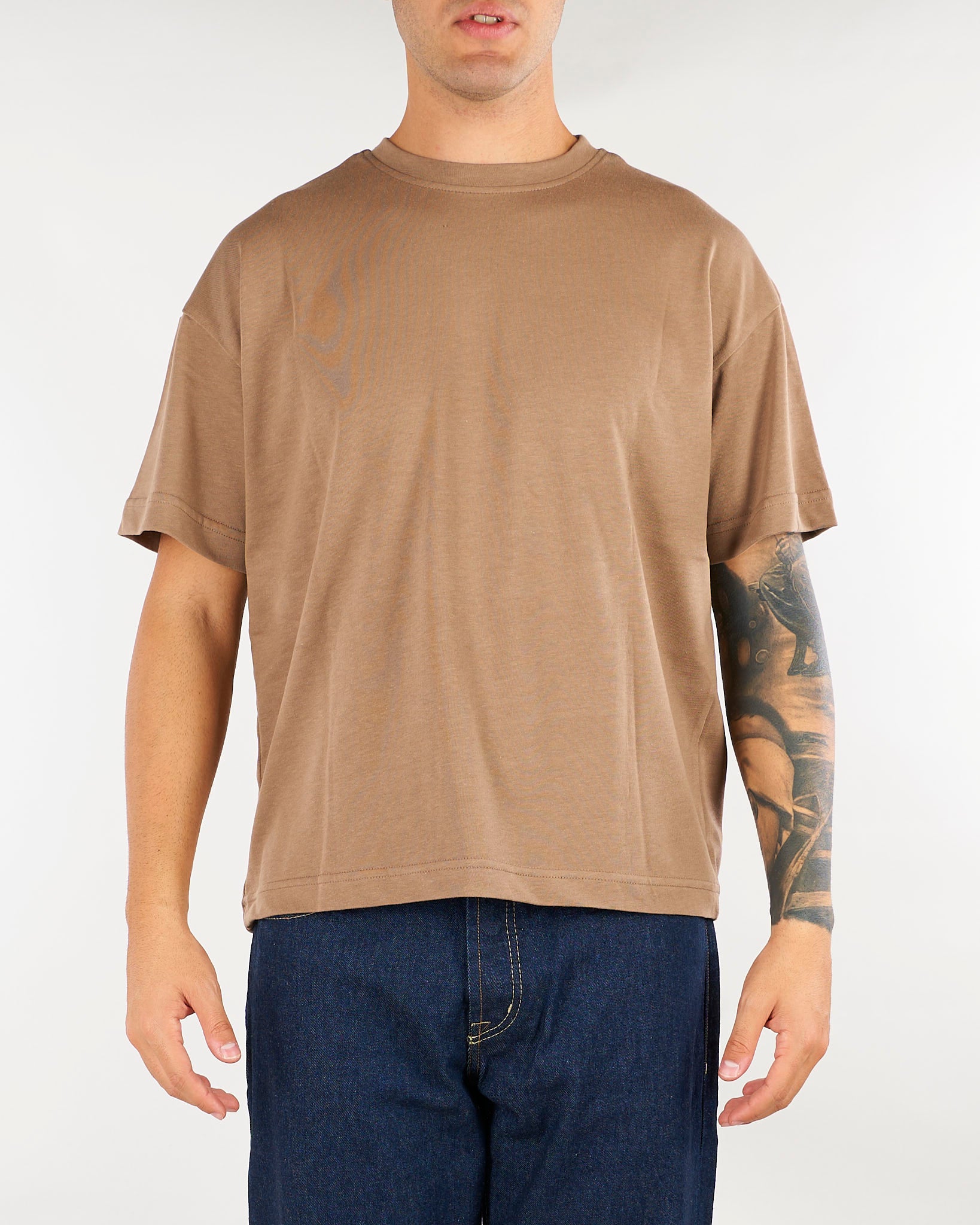 T-shirt Nocciola con stampa 'In questo mondo di Ladri' sul retro LADRI 65 3DICI 