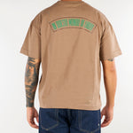 T-shirt Nocciola con stampa 'In questo mondo di Ladri' sul retro LADRI 65 3DICI 