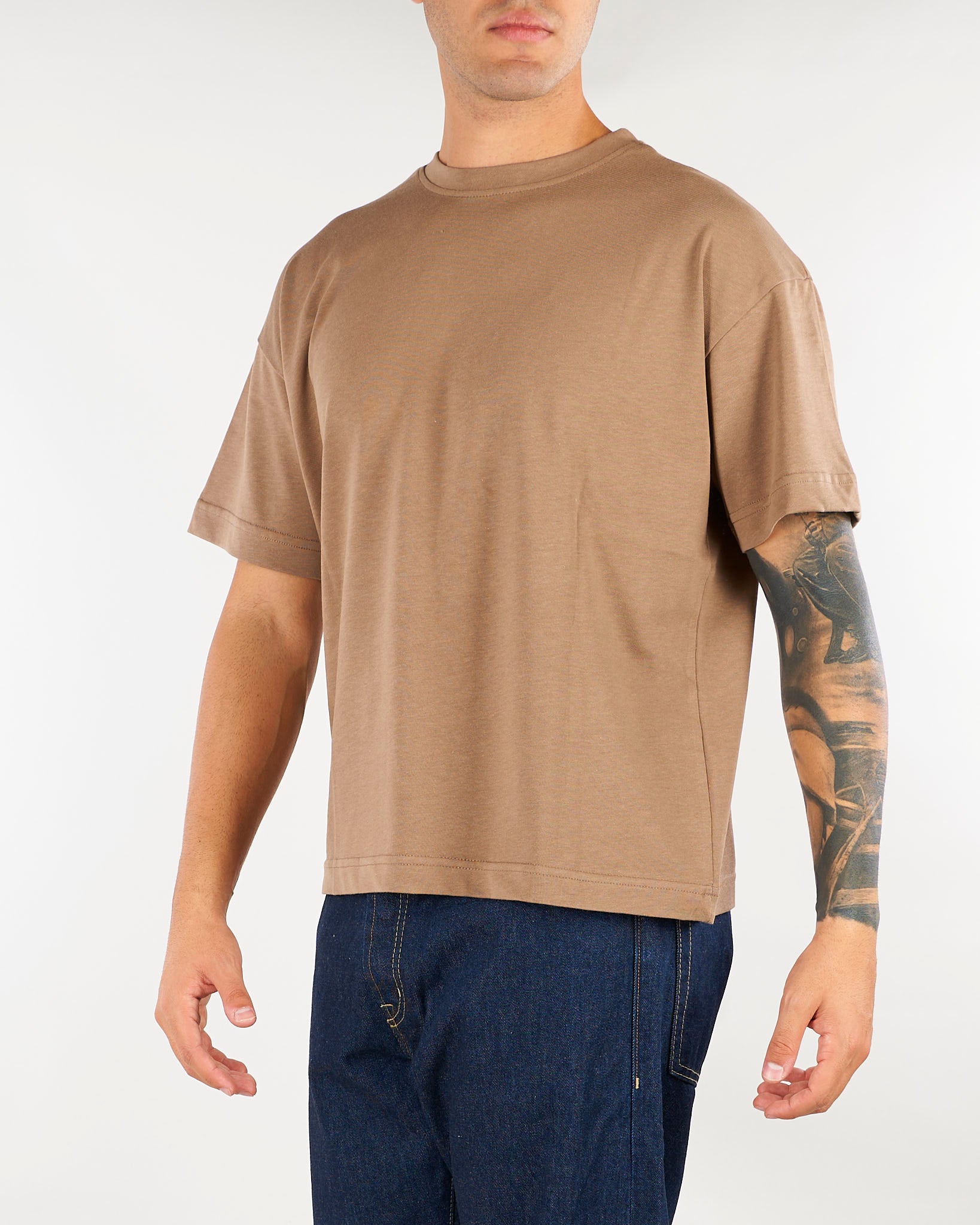 T-shirt Nocciola con stampa 'In questo mondo di Ladri' sul retro LADRI 65 3DICI 
