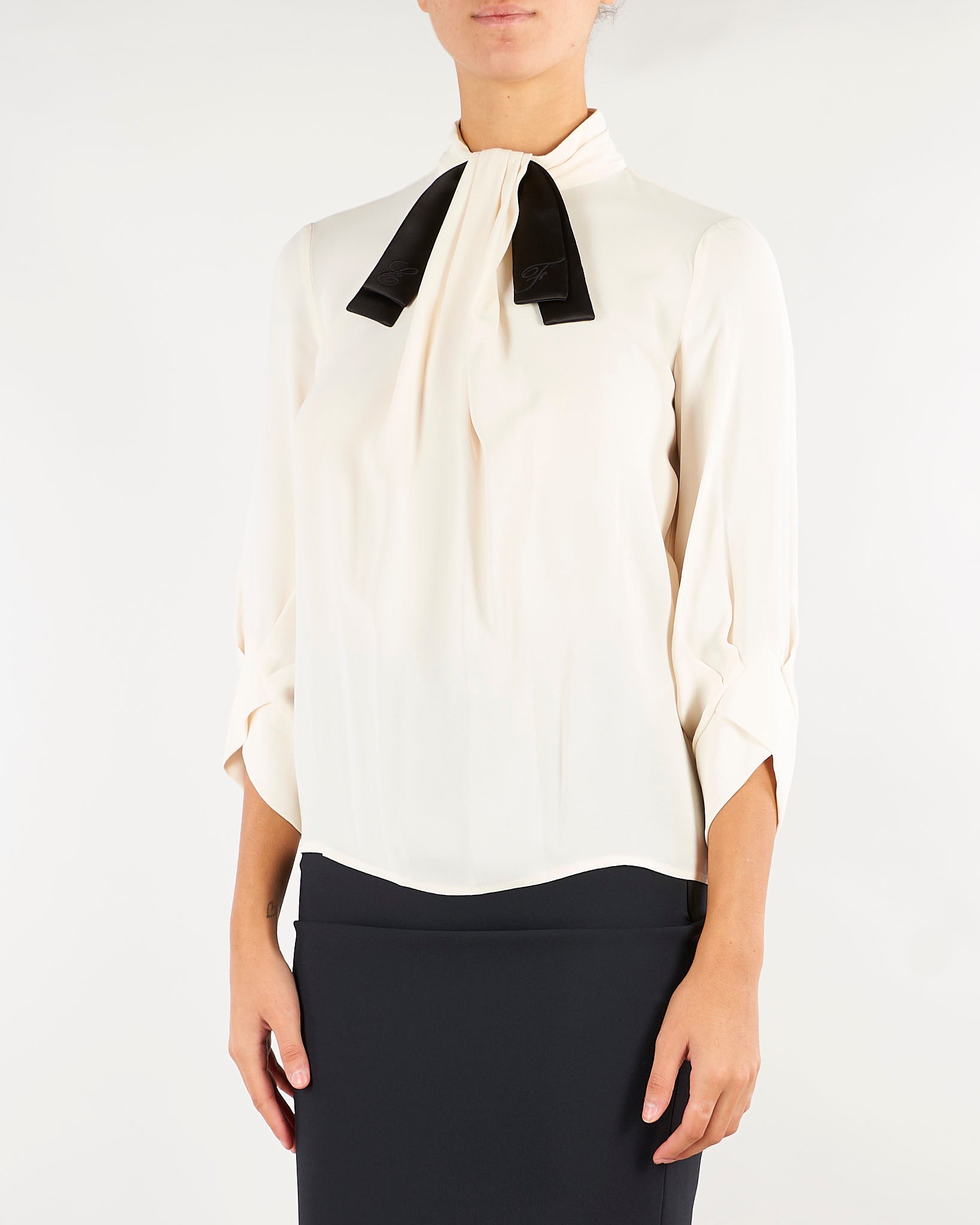 Blusa Burro-Nero in georgette con cravattino CA17866E2 E84 ELISABETTA FRANCHI 
