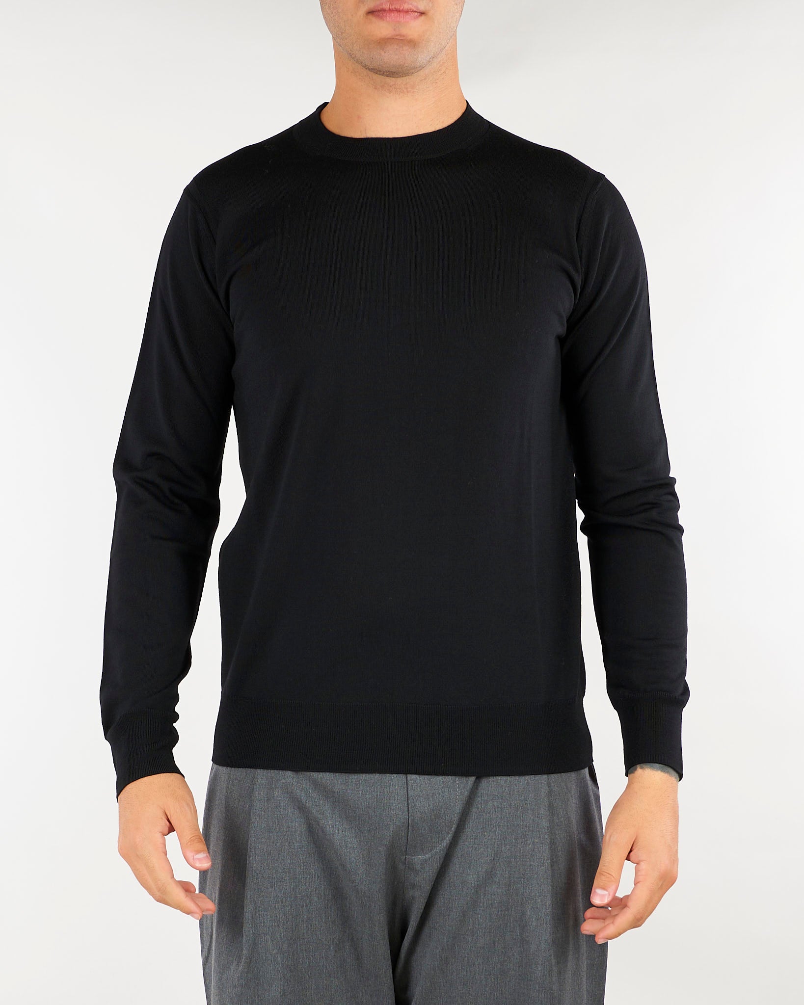 Maglia Nero in pura lana merinos extrafine A001F001 9000 PAOLO PECORA 