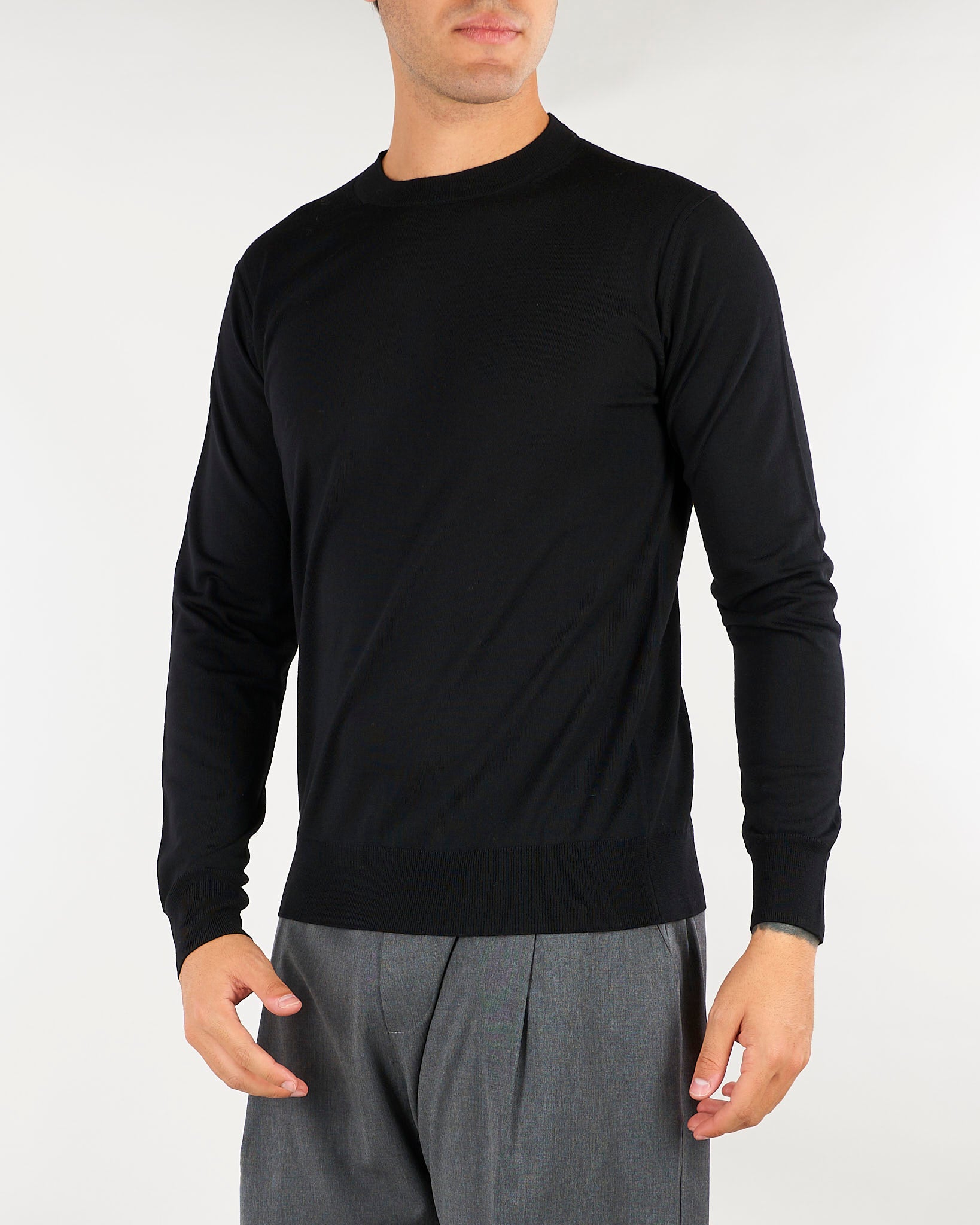 Maglia Nero in pura lana merinos extrafine A001F001 9000 PAOLO PECORA 