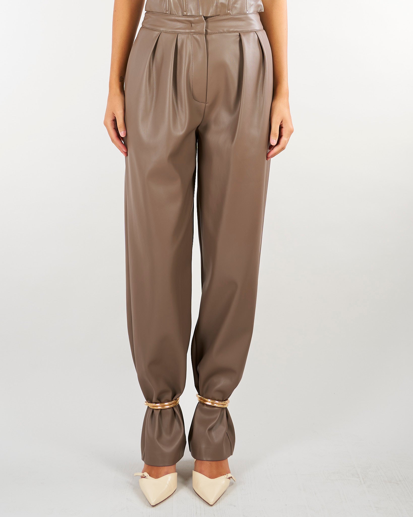 Pantalone Nocciola in ecopelle con doppia pences e bracciale Snake PA01401TEPL0013 V0799 SIMONA CORSELLINI 