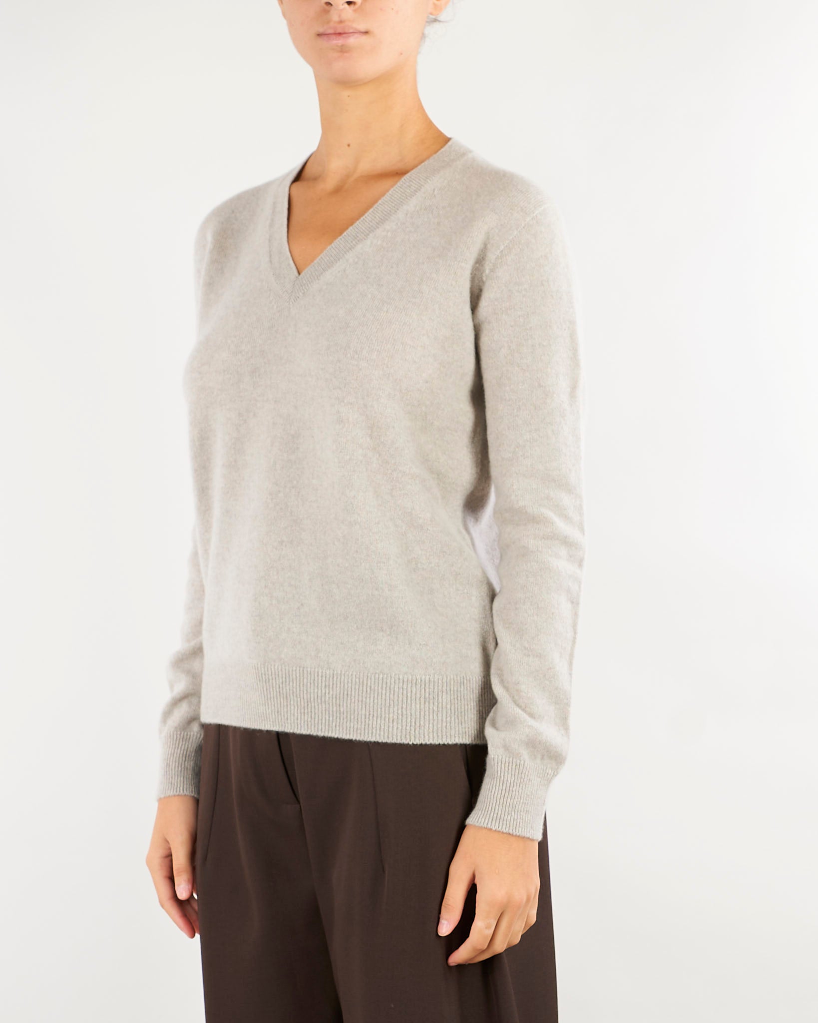 Maglia Mastice in puro cashmere con scollo a V V74600 16 VANISE' 