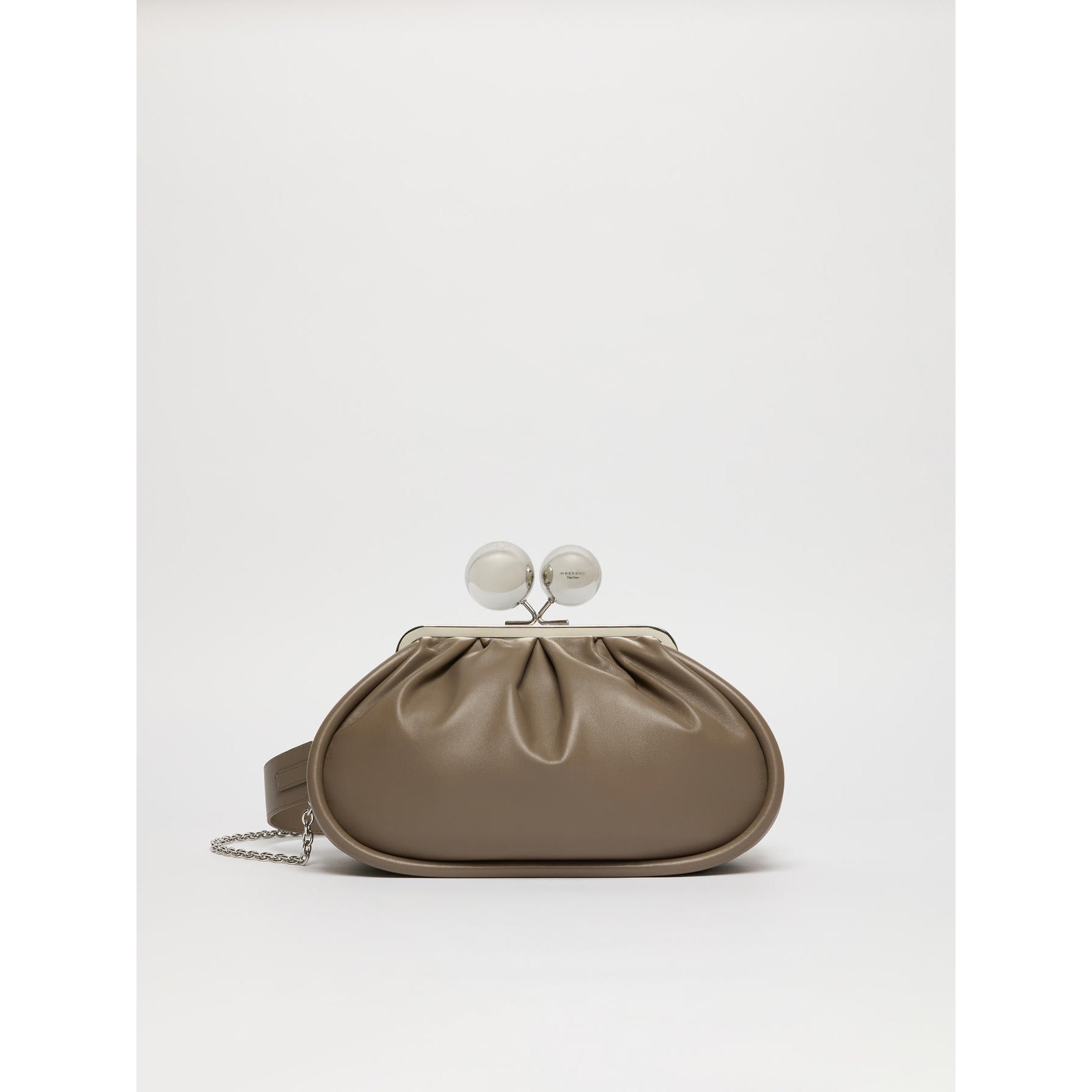 Borsa Tortora Pasticcino Bag medium in nappa lucida con maxi ball MILVANEW 97 WEEKEND MAX MARA 