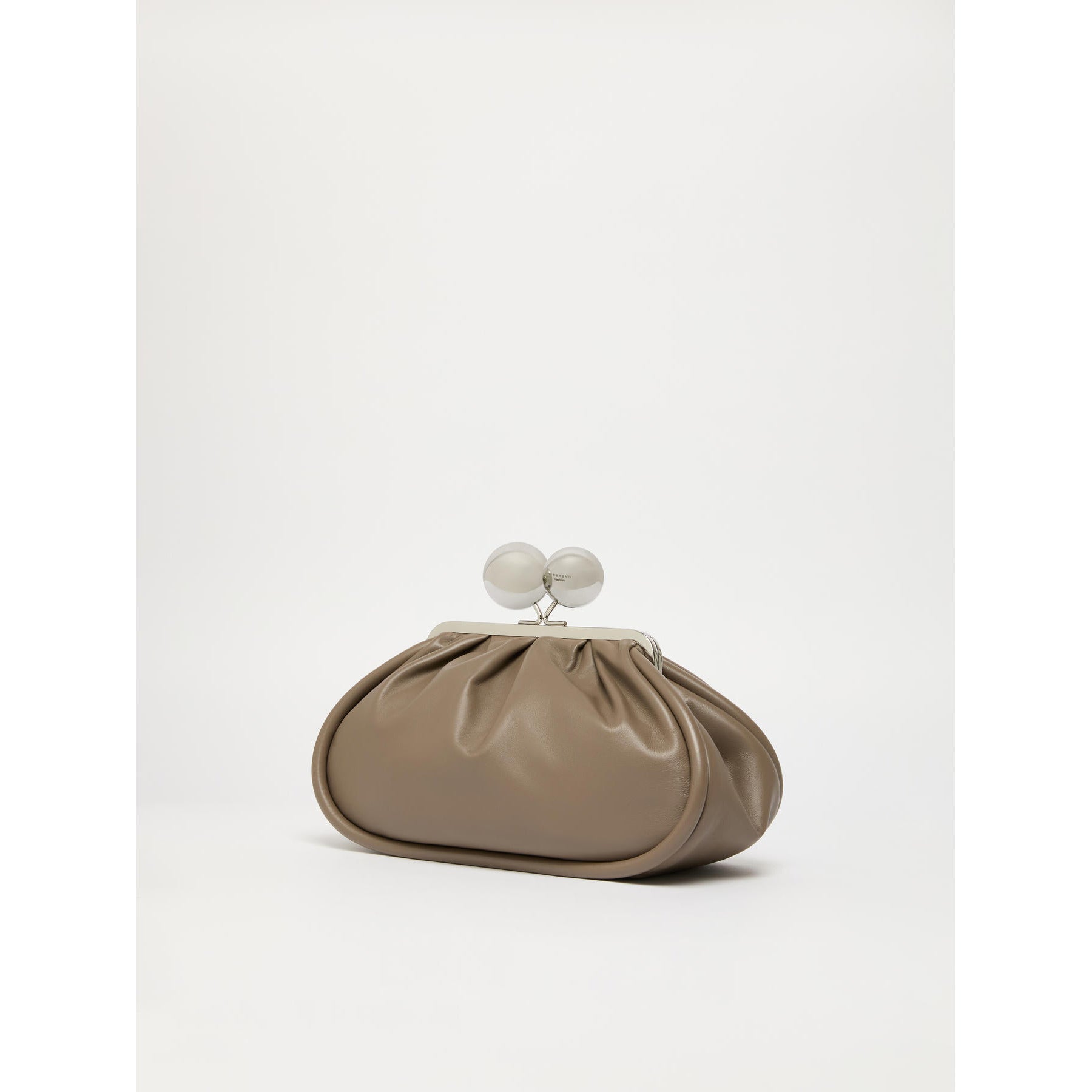 Borsa Tortora Pasticcino Bag medium in nappa lucida con maxi ball MILVANEW 97 WEEKEND MAX MARA 