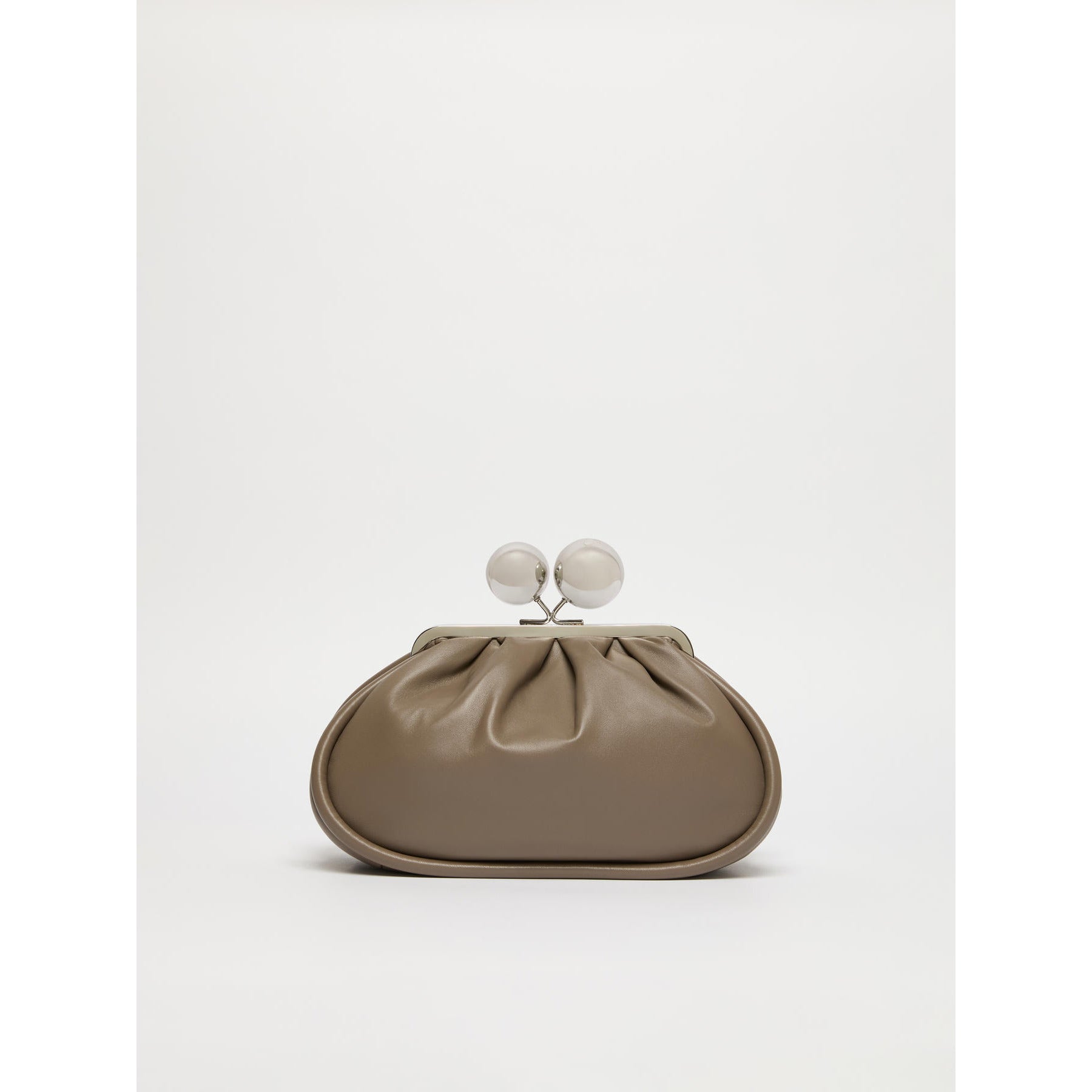 Borsa Tortora Pasticcino Bag medium in nappa lucida con maxi ball MILVANEW 97 WEEKEND MAX MARA 