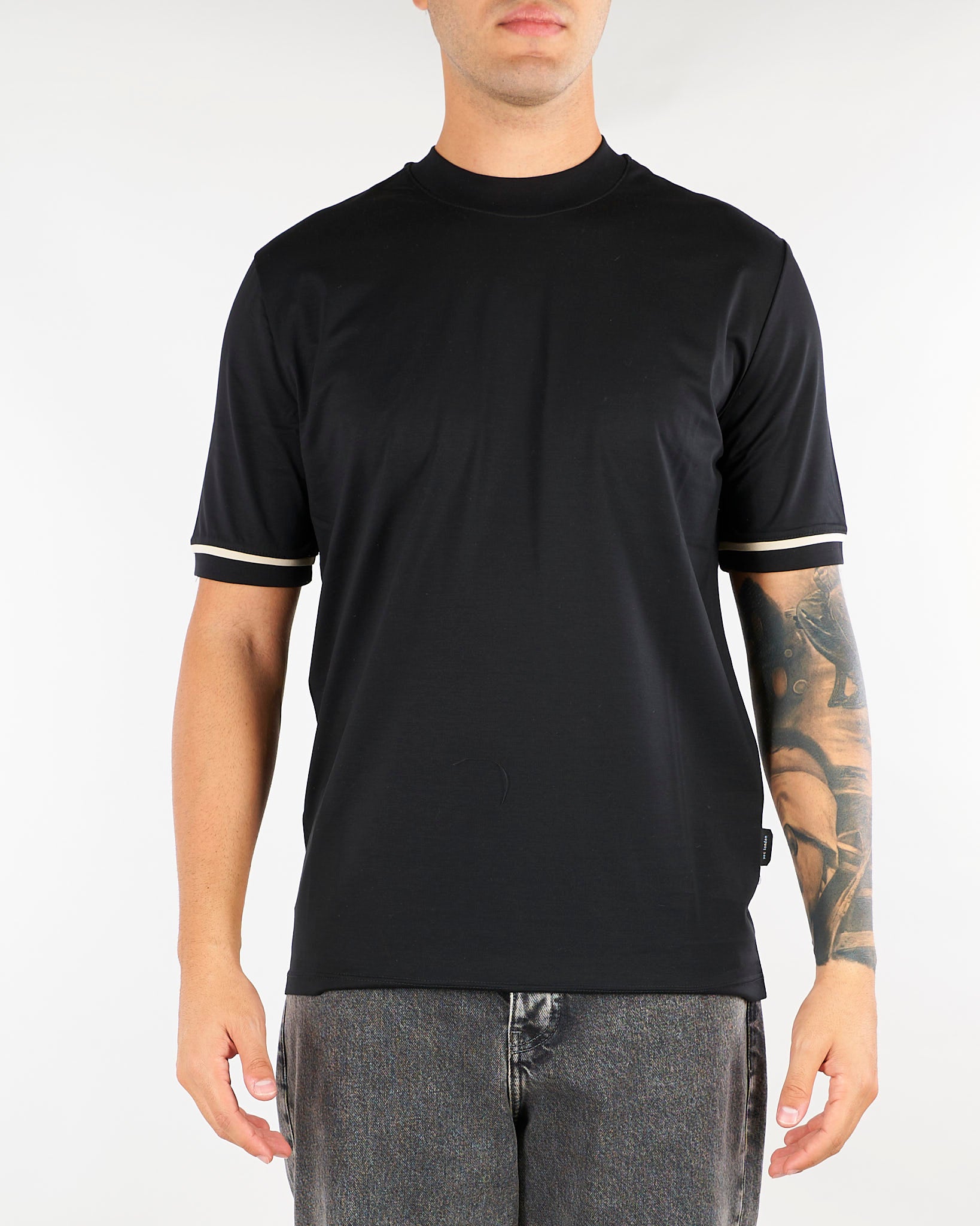 T-shirt Nero in cotone mercerizzato con profili a contrasto XM4321 99 YES LONDON 