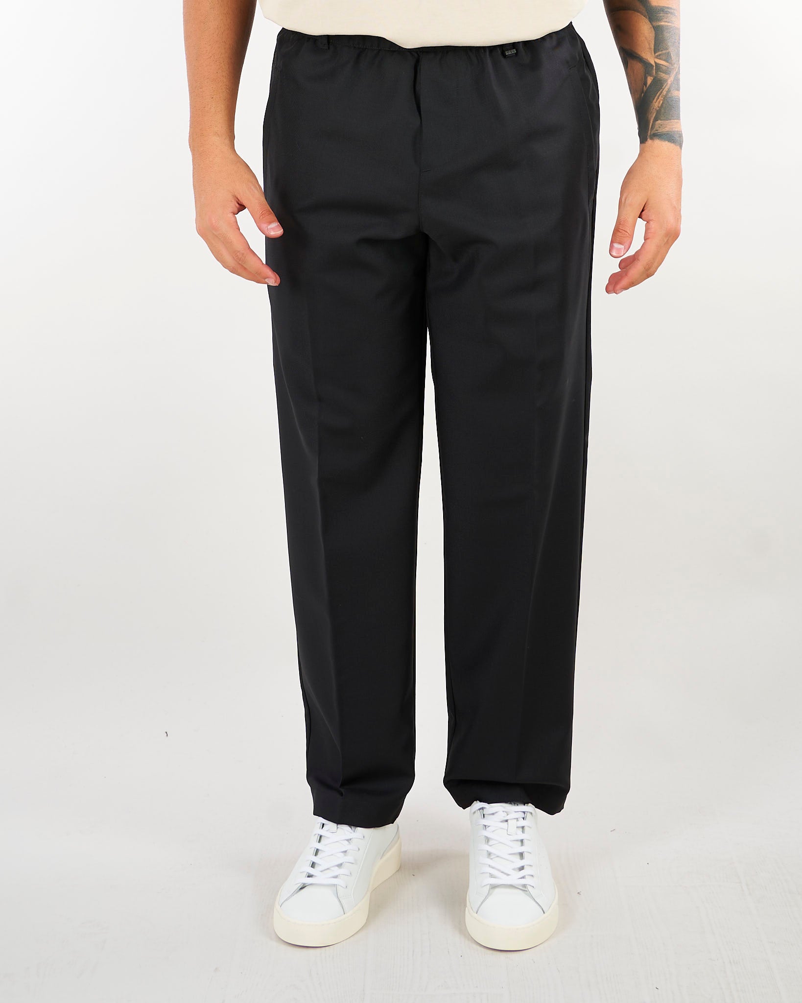 Pantalone Nero straight fit in lana vergine con elastico inn vita XP3415 99 YES LONDON 