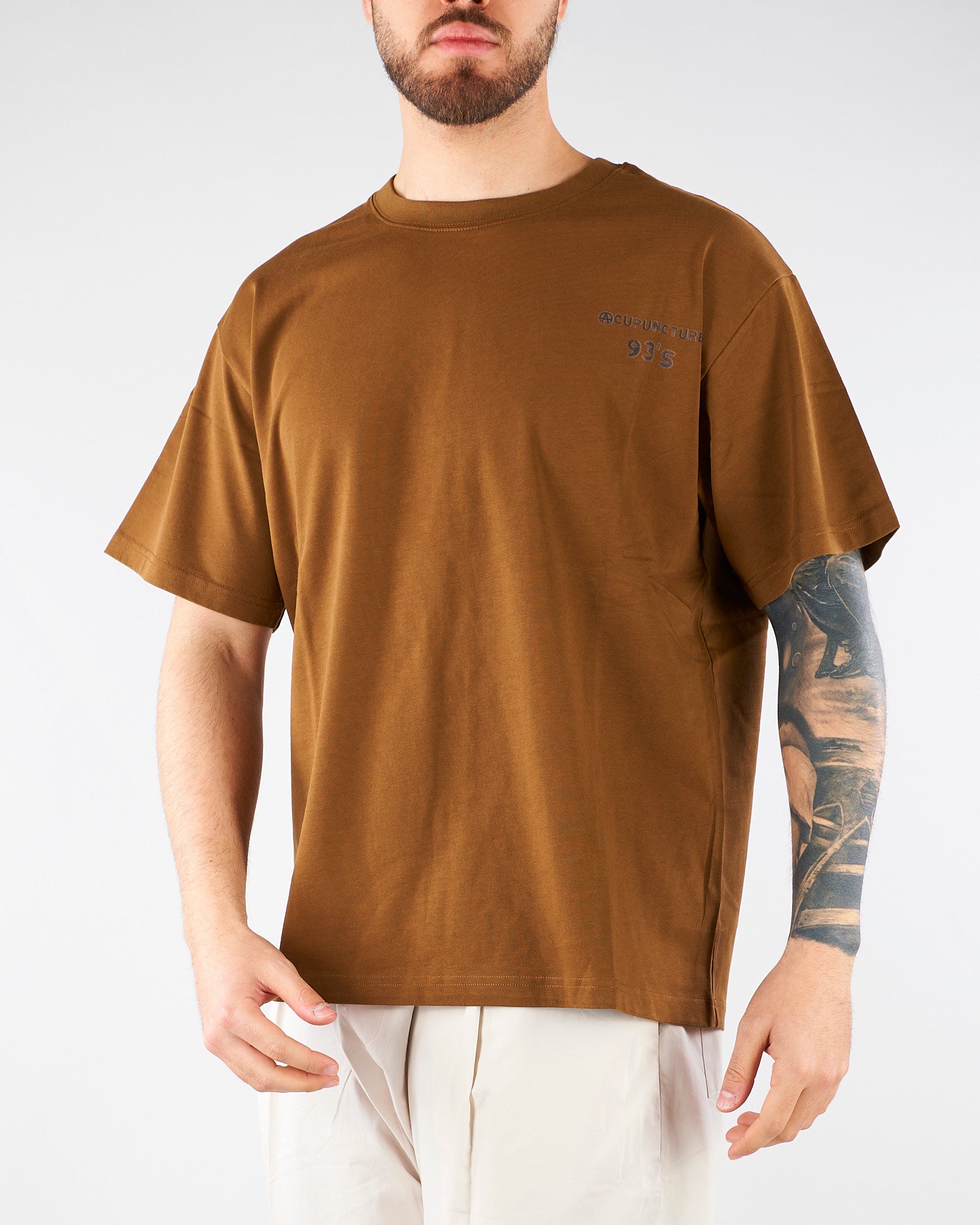 T-shirt Boxy Tabacco con logo e maxi stampa sul retro HTEM321202 917 ACUPUNCTURE 