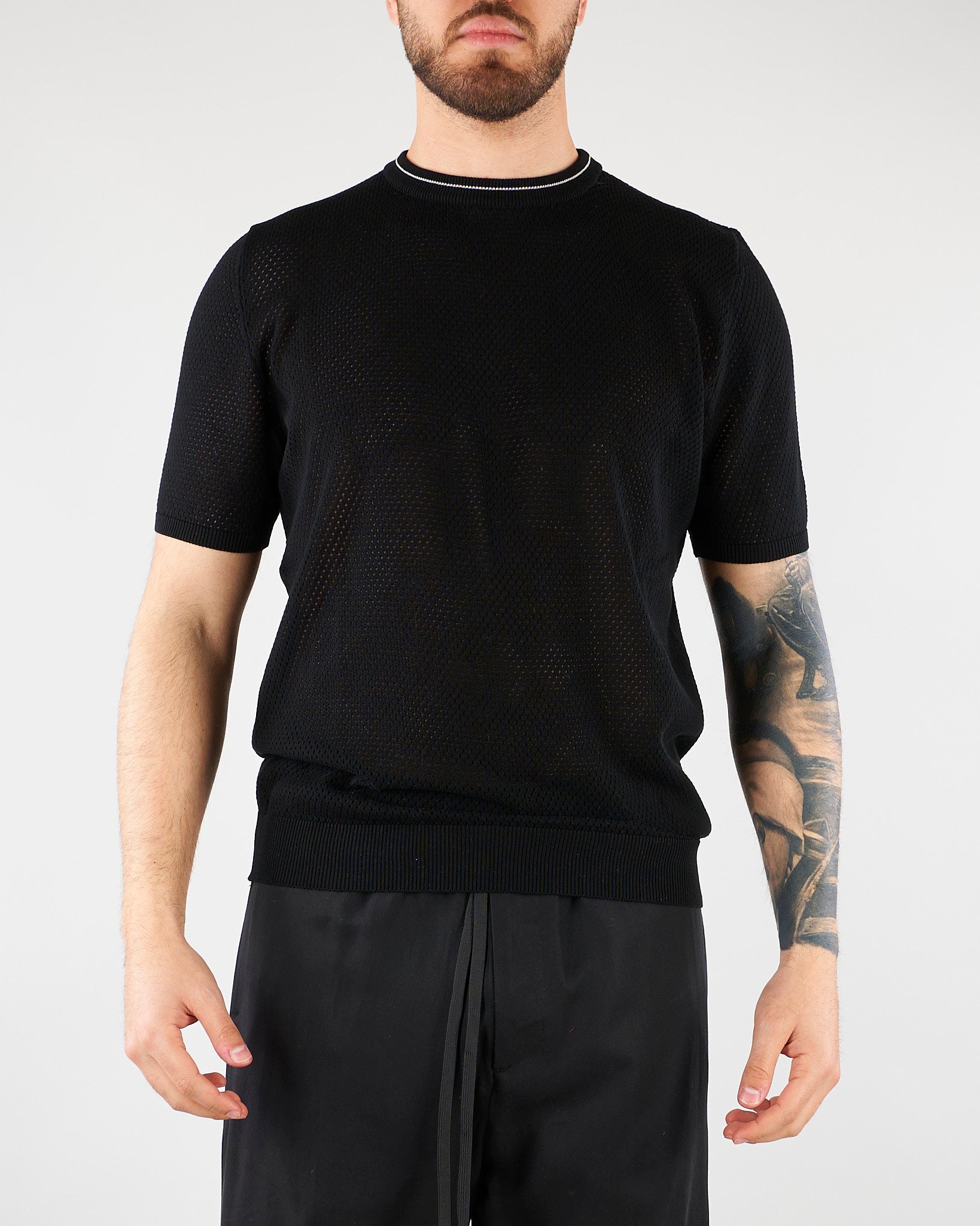 Maglia Nero in cotone microforato con profili a contrasto B9AB0054 438 AMARANTO 