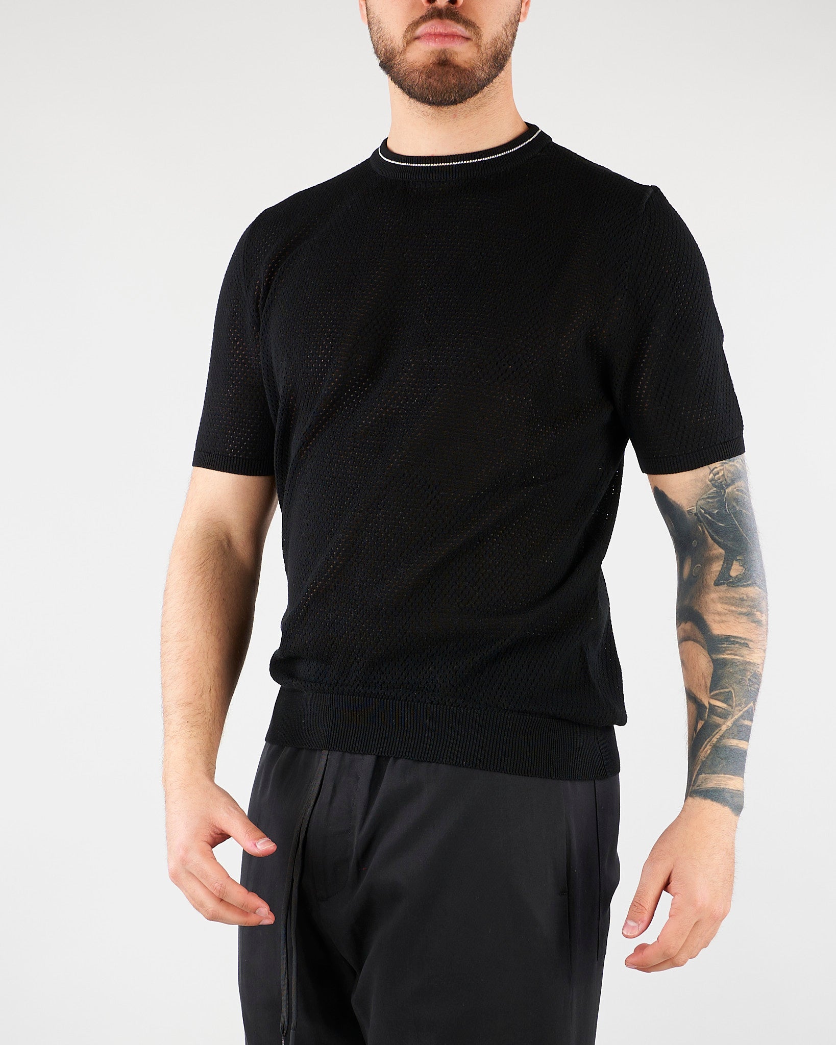 Maglia Nero in cotone microforato con profili a contrasto B9AB0054 438 AMARANTO 