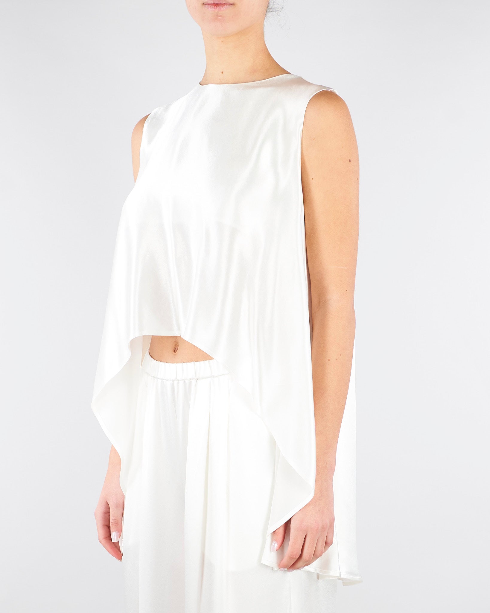 Top Bianco in satin con fondo asimmetrico SS260045 1 ELEH 