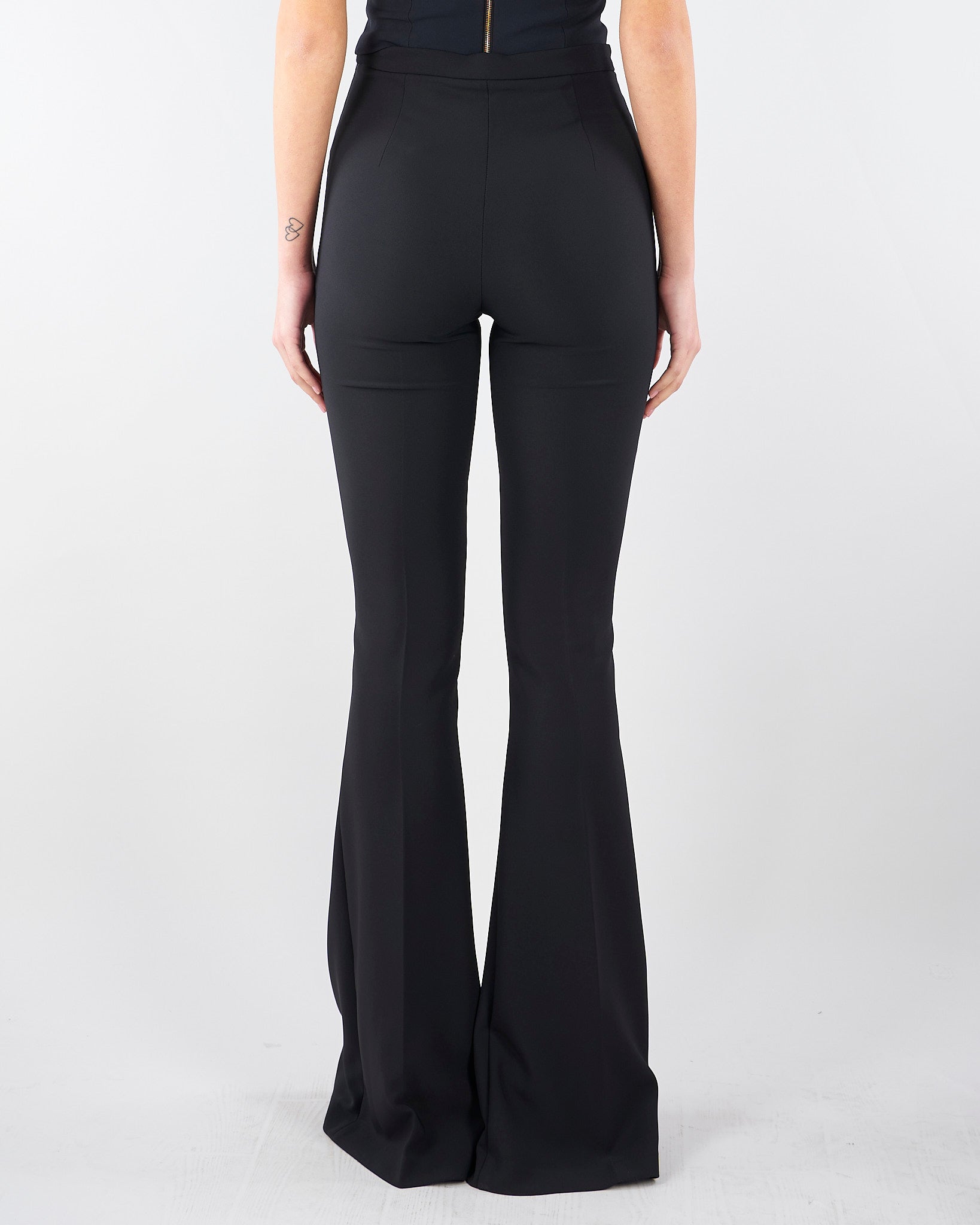 Pantaloni Nero-Burro in crêpe leggero con cut-out e spacchi PA15961E2 685 ELISABETTA FRANCHI 