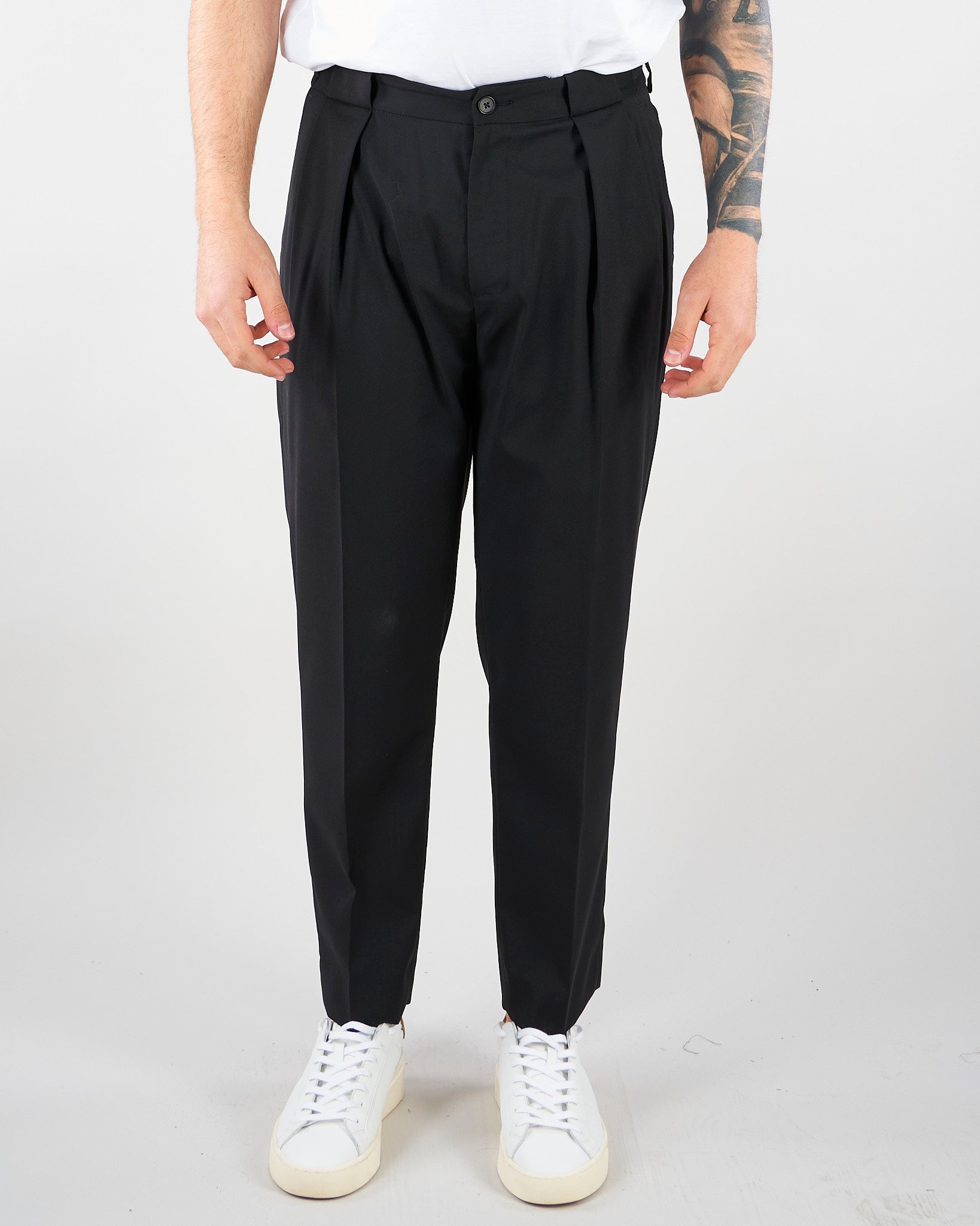 Pantalone Robin Nero in fresco lana con pences GC1PSS266900 D001 GOLDEN CRAFT 