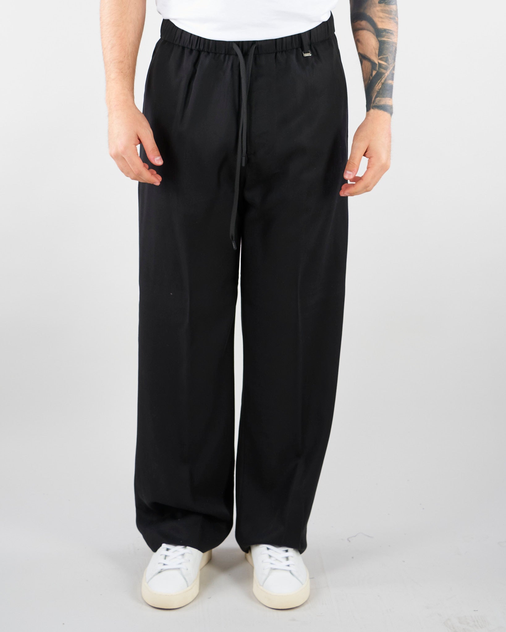 Pantalone Nero in tessuto fluido con gamba e fondo ampio PA3696 9 I'M BRIAN 
