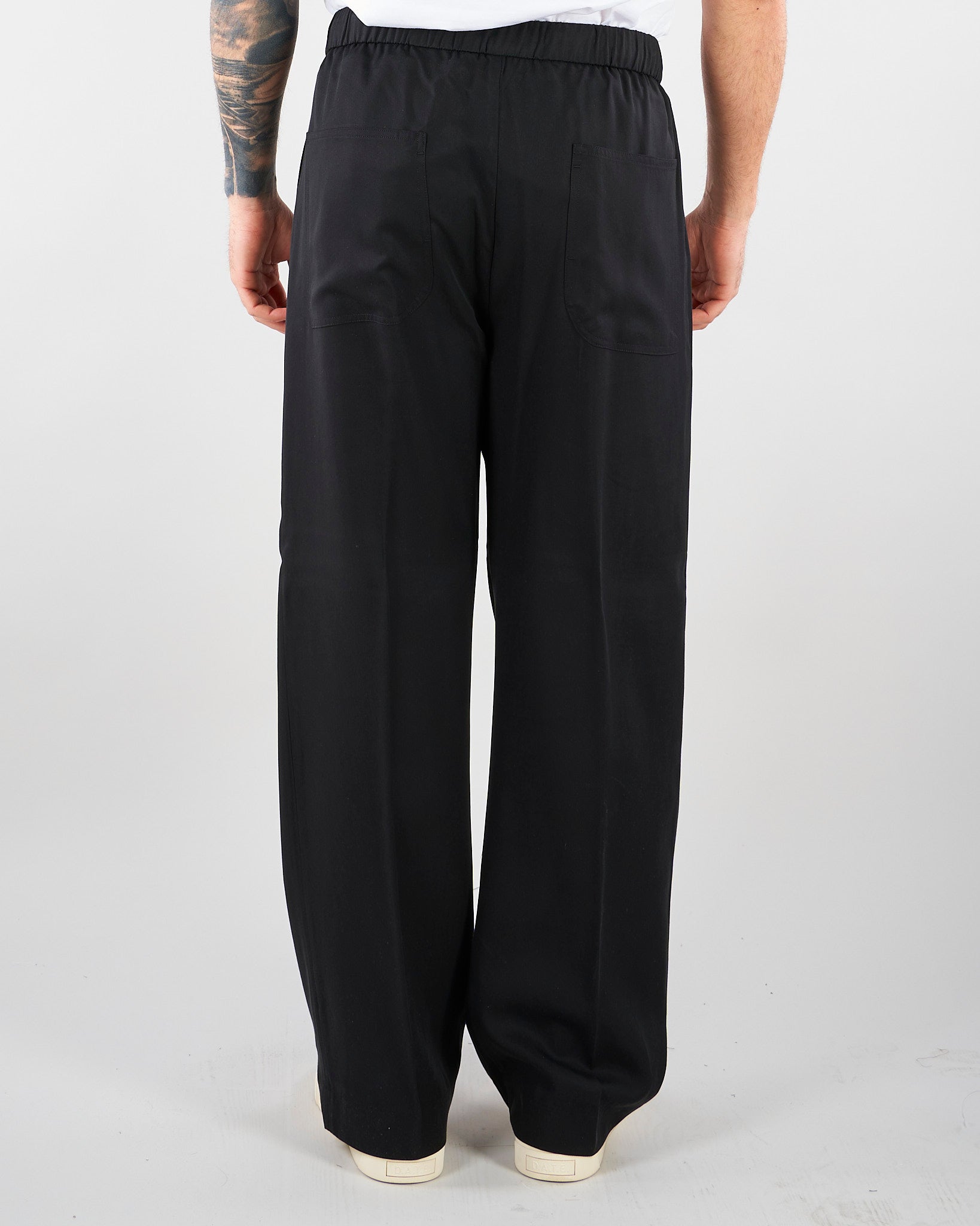 Pantalone Nero in tessuto fluido con gamba e fondo ampio PA3696 9 I'M BRIAN 