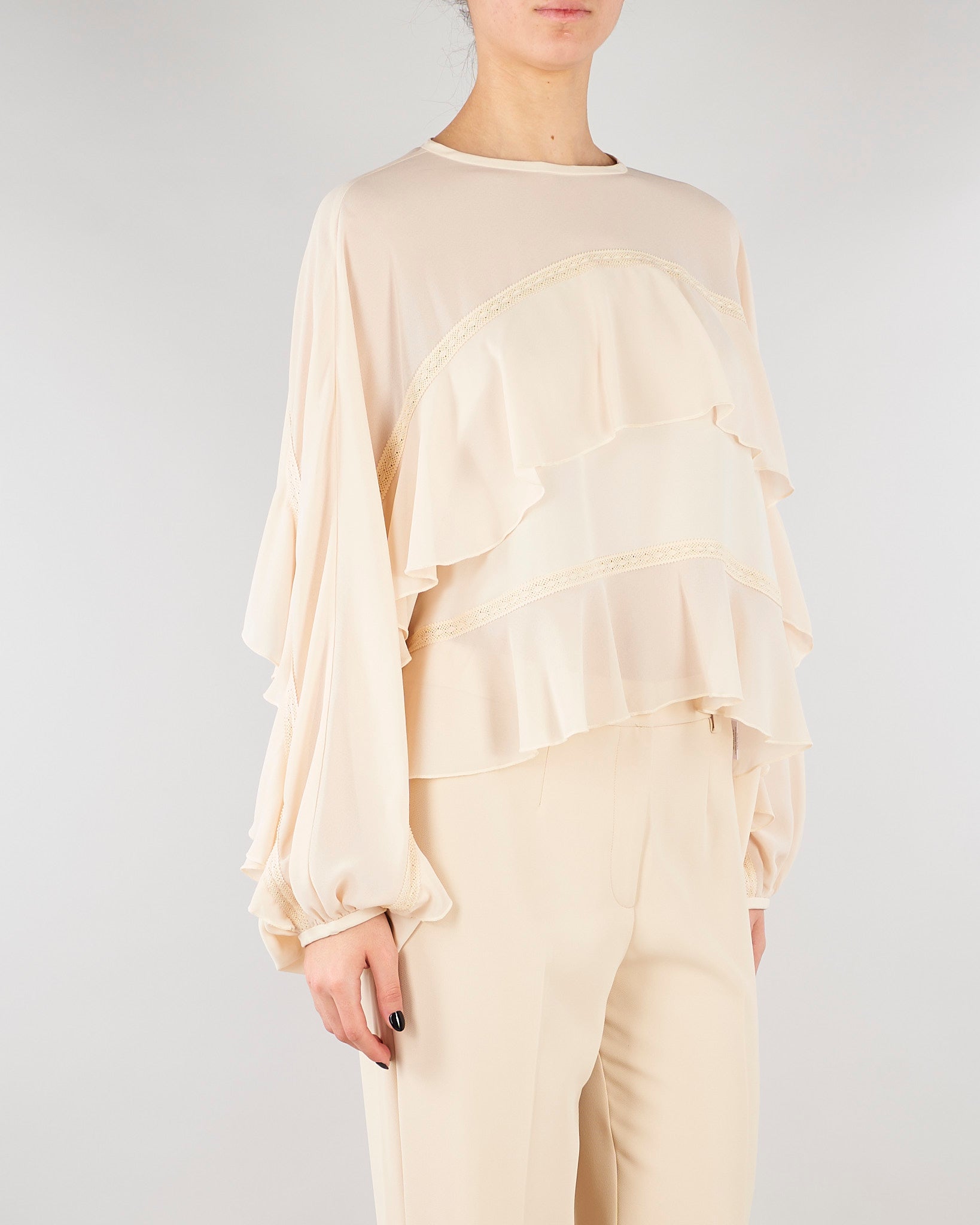 Blusa Fuji crema con balze FUJI 690 NENETTE 