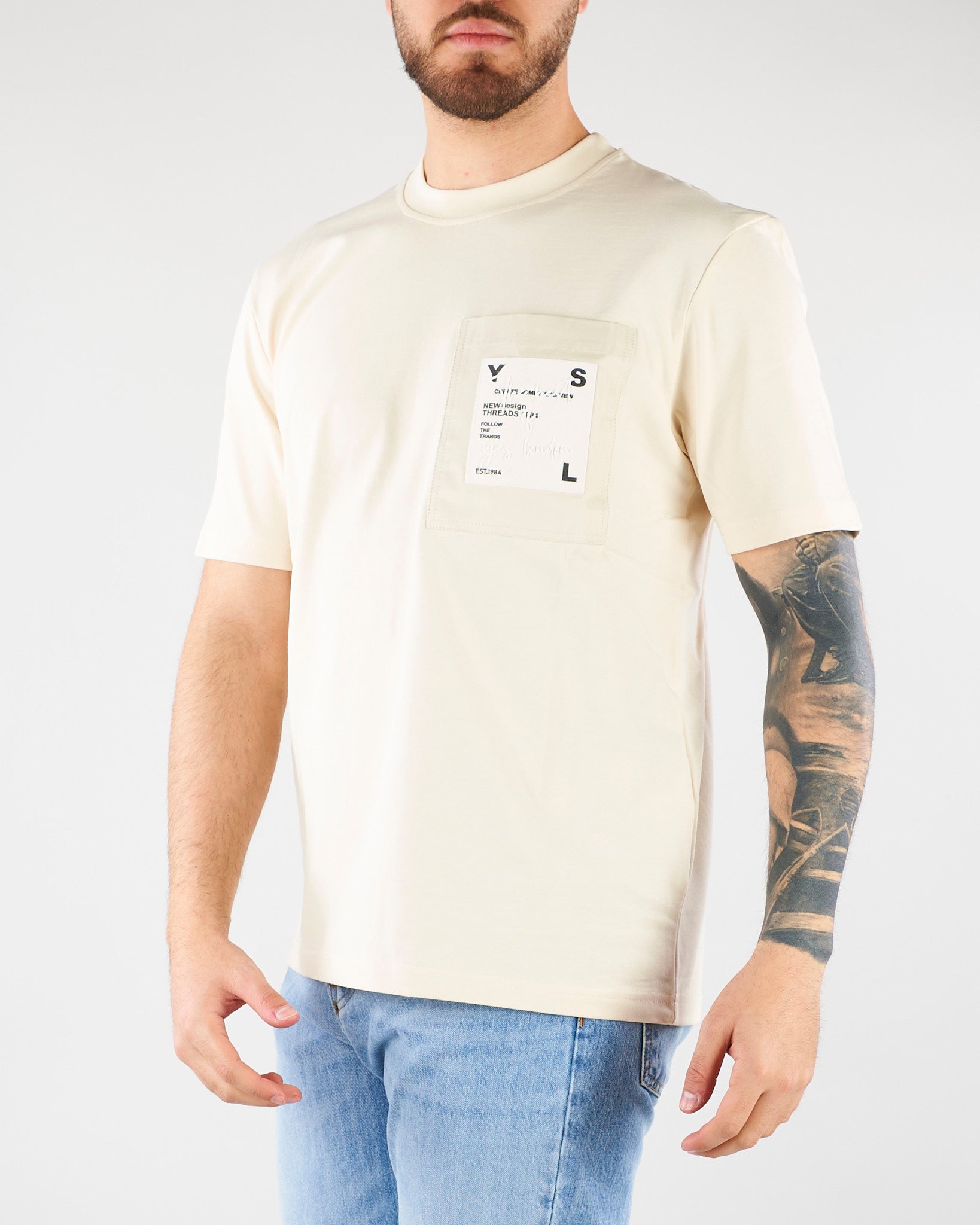 T-shirt Panna in cotone pesante con taschino patch gommata XM4280 2 YES LONDON 