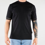 T-shirt Nero in cotone mercerizzato con profilo maniche a contrasto XM4292 99 YES LONDON 