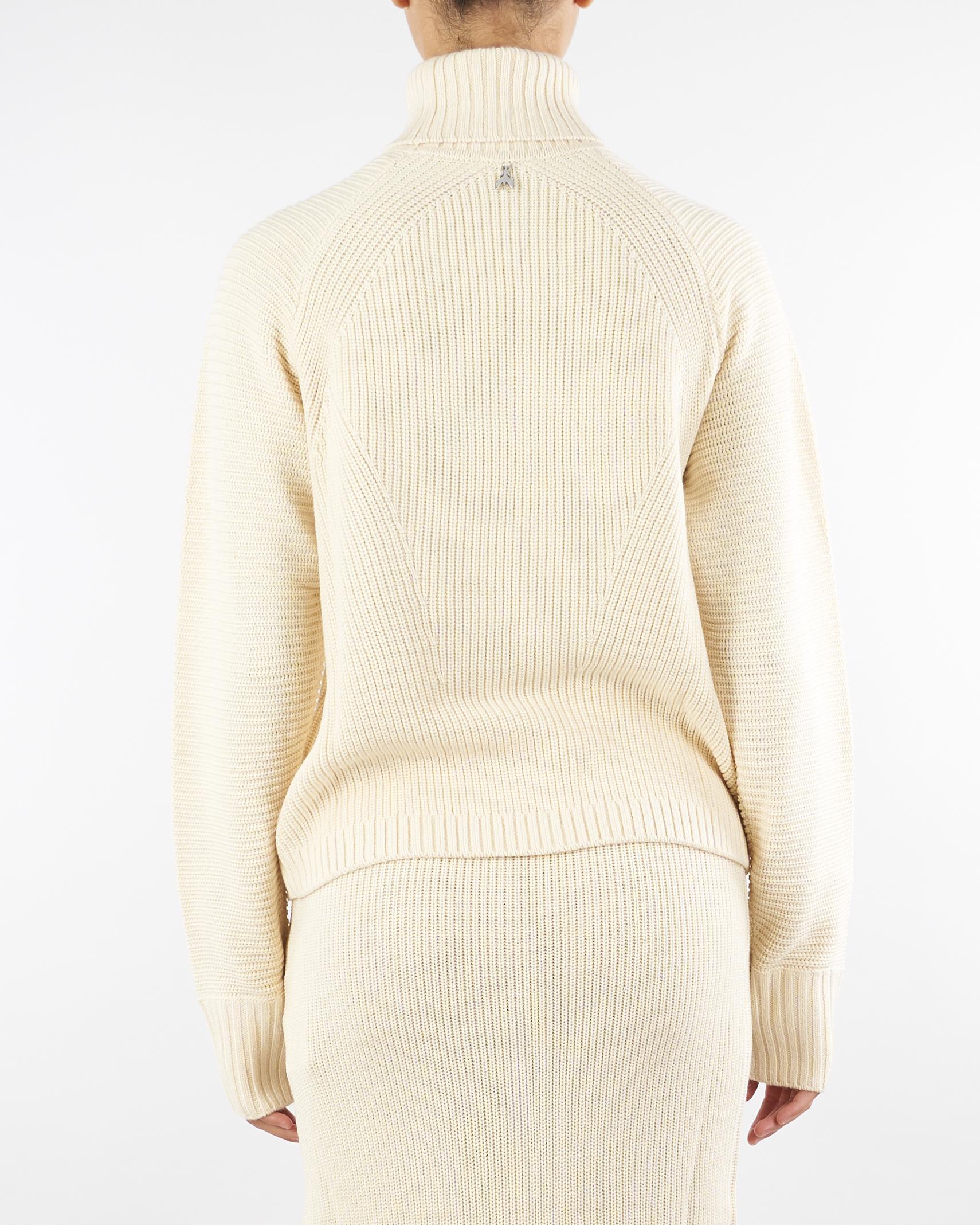 Maglione Crema intrecciato a collo alto 2K0368K9O3A W405 PATRIZIA PEPE 