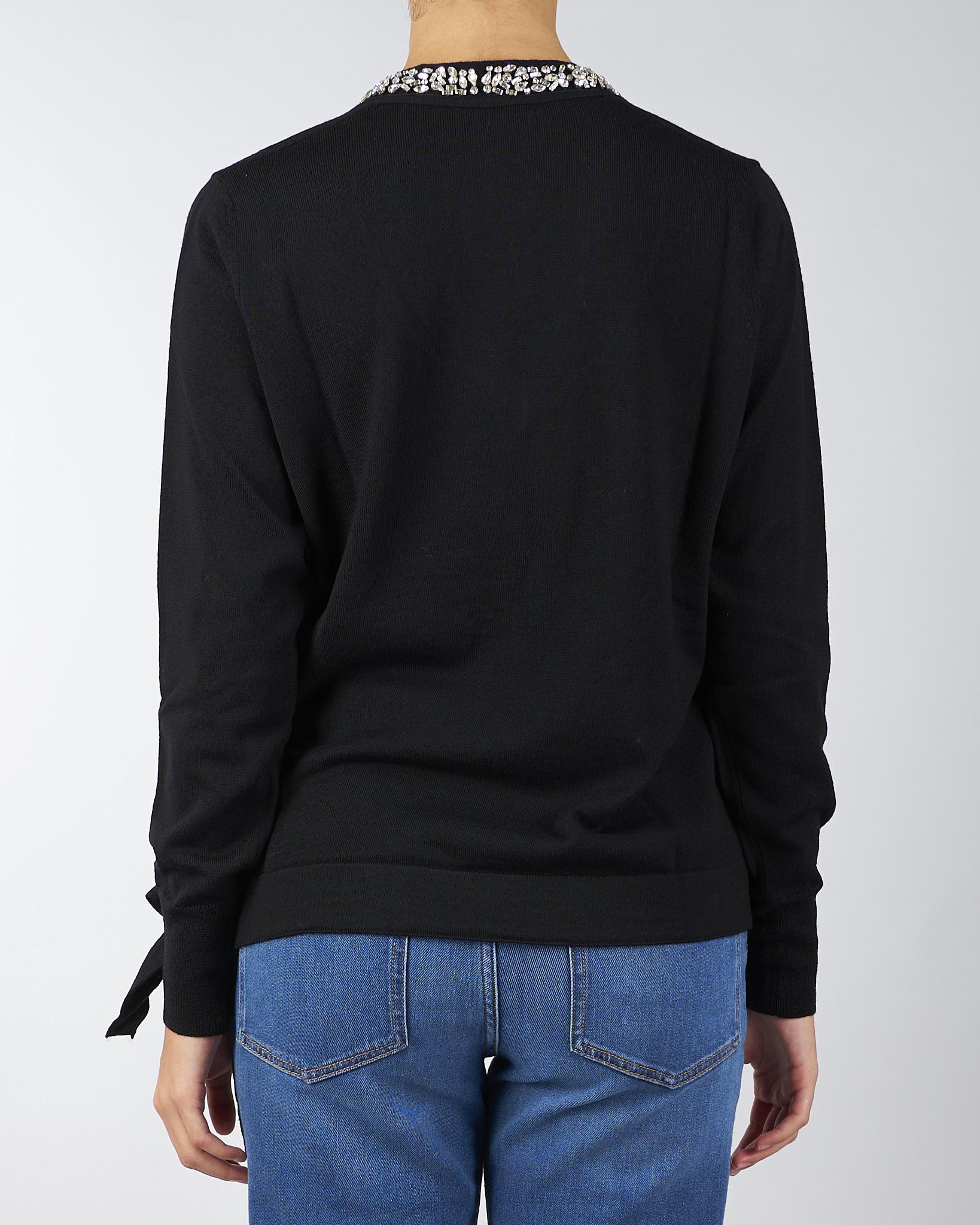 Maglia Nero in pura lana con ricamo gioiello sullo scollo C8355725 1 CLIPS 