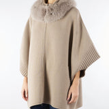 Mantella Sabbia in pura lana merinos con inserti in vera pelliccia P2510VO 02 GIOVI 