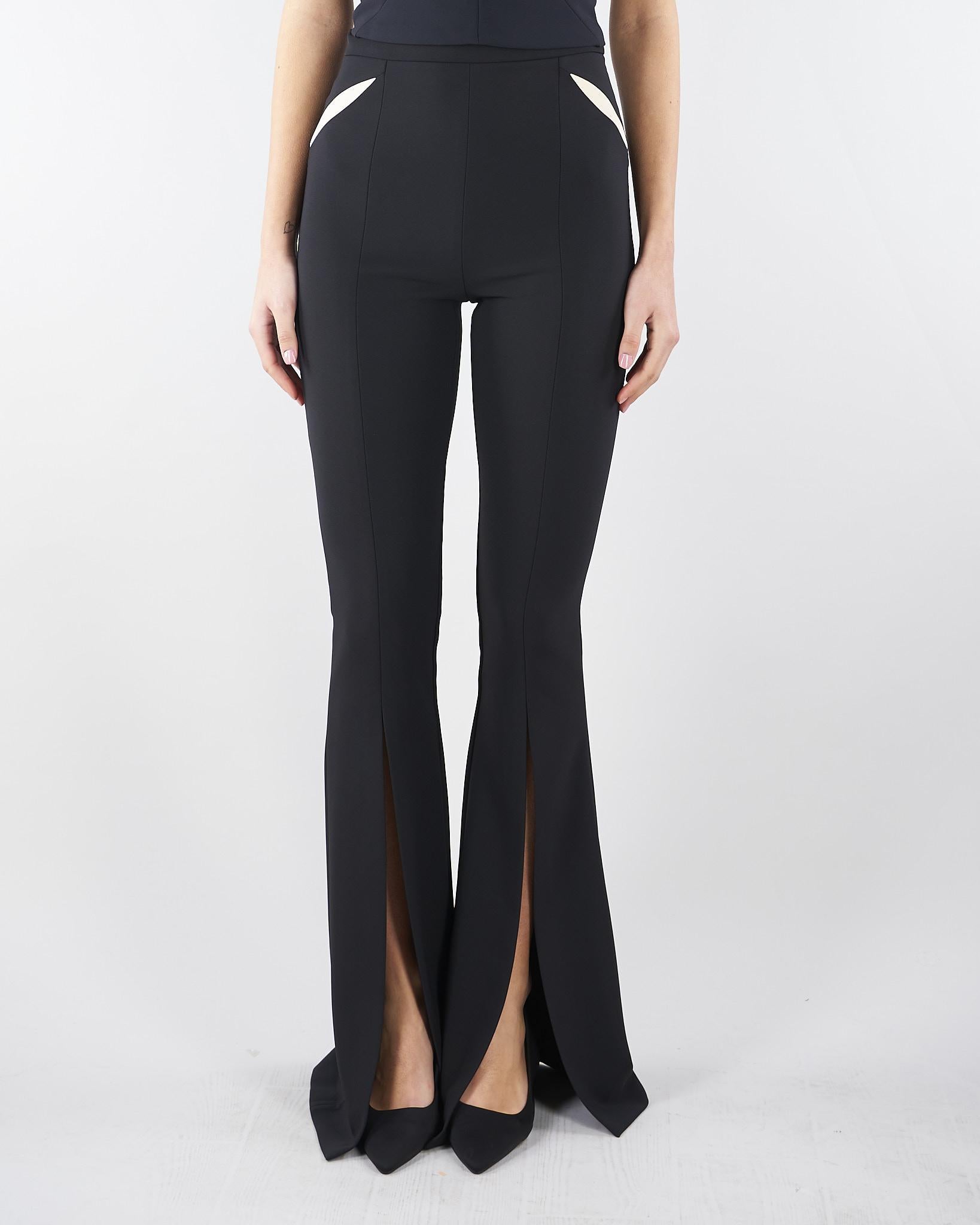 Pantaloni Nero-Burro in crêpe leggero con cut-out e spacchi PA15961E2 685 ELISABETTA FRANCHI 