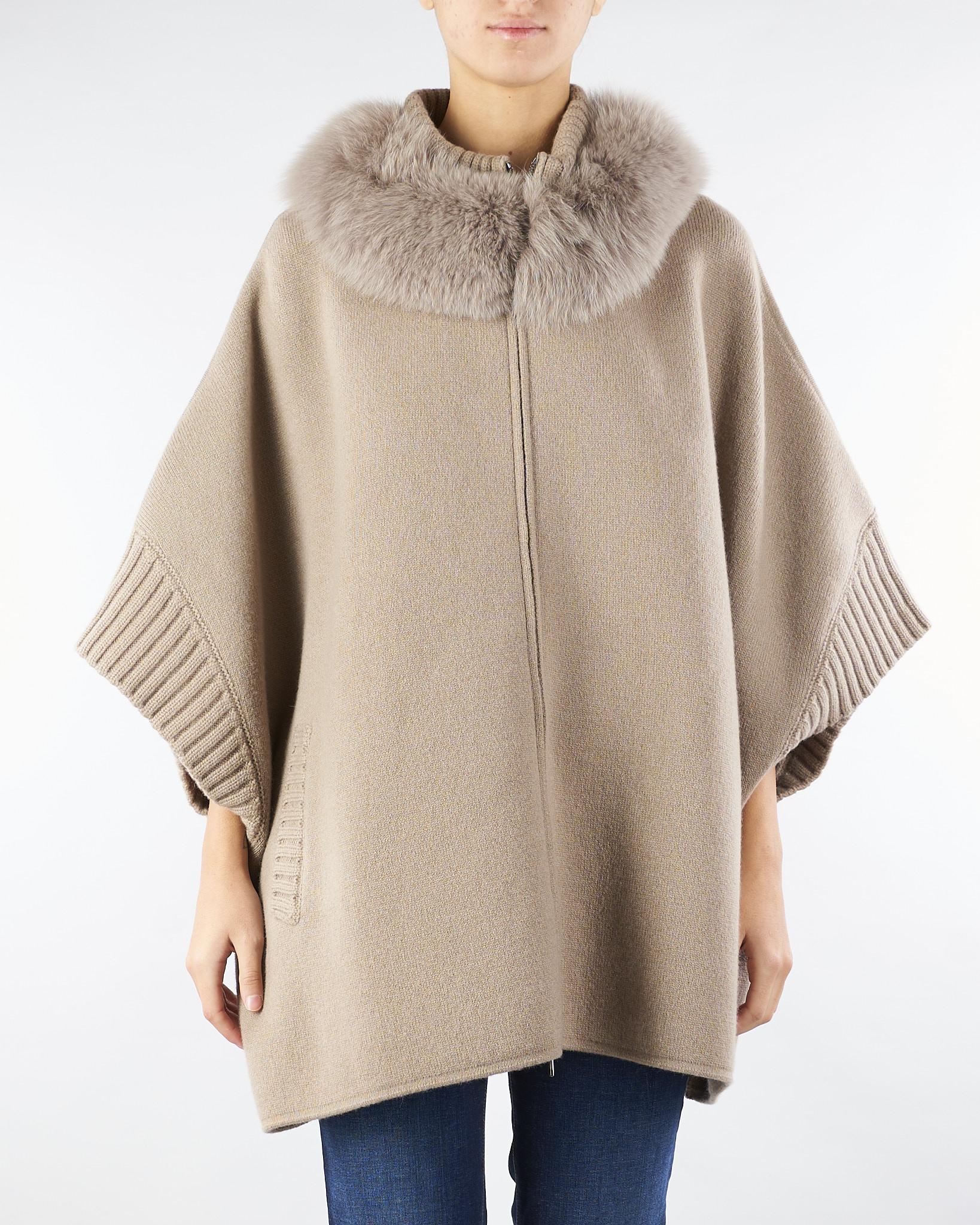 Mantella Sabbia in pura lana merinos con inserti in vera pelliccia P2510VO 02 GIOVI 