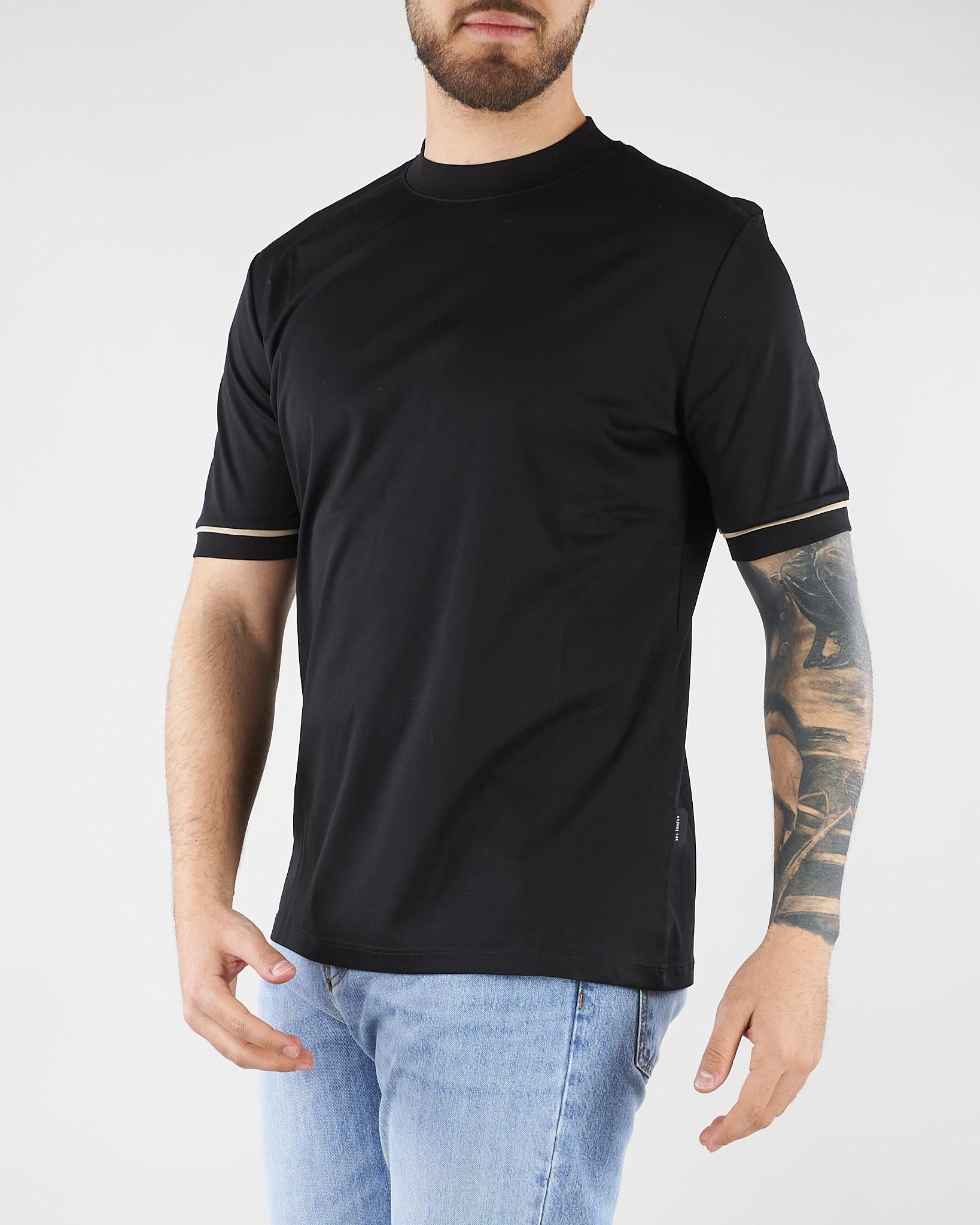 T-shirt Nero in cotone mercerizzato con profilo maniche a contrasto XM4292 99 YES LONDON 