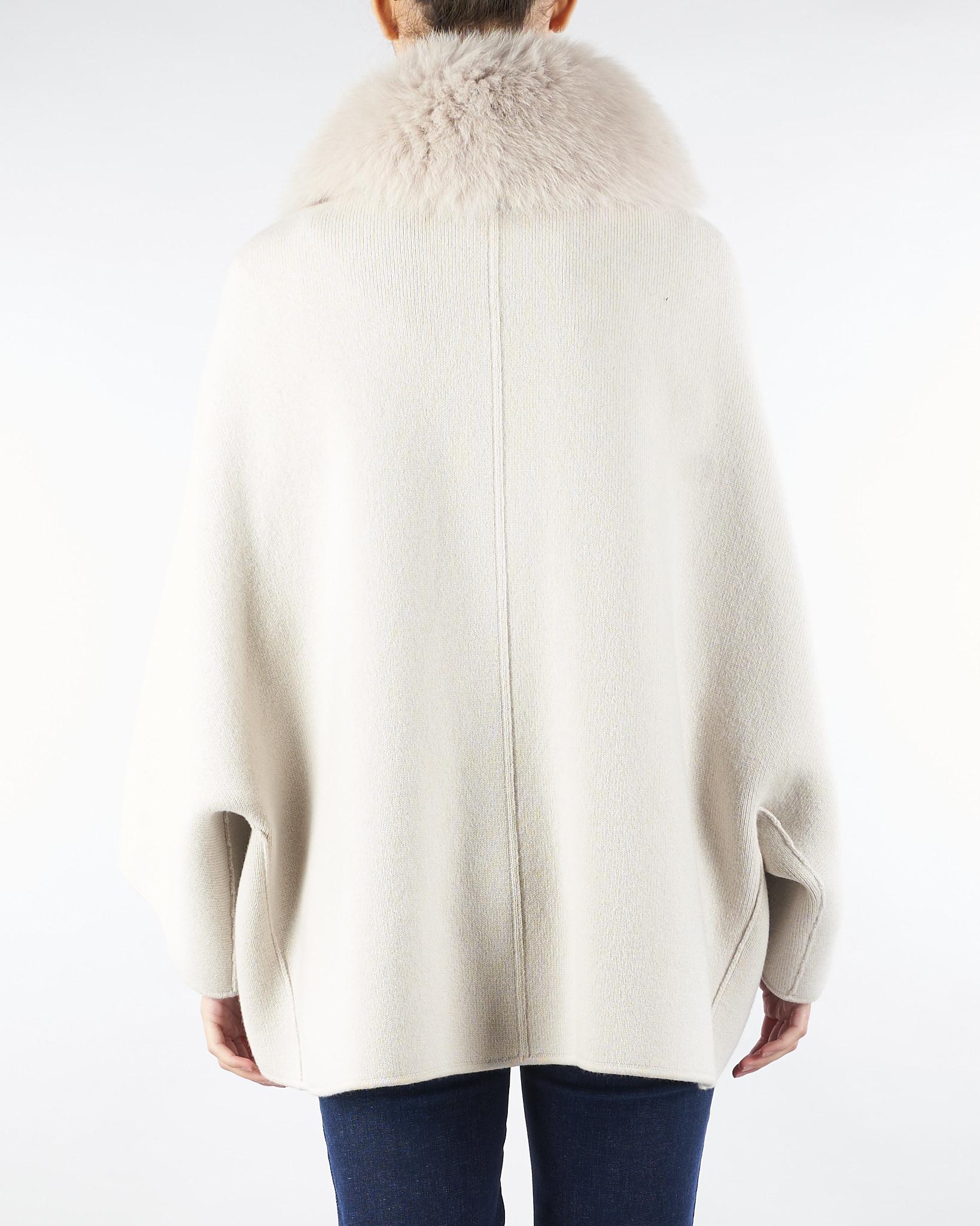 Mantella Mastice in pura lana merinos con inserti in vera pelliccia P2512VO 28 GIOVI 