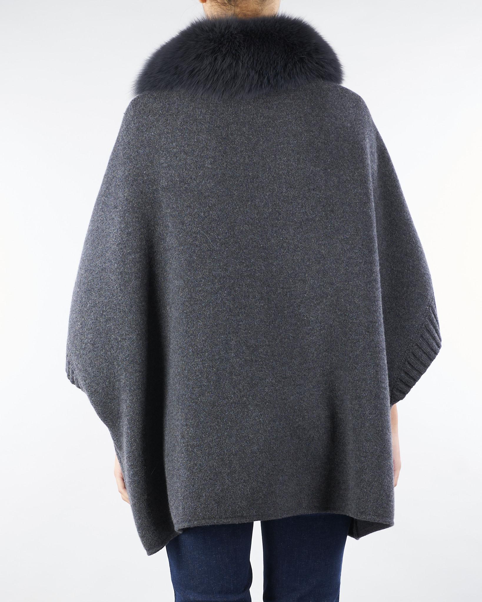 Mantella Antracite in pura lana merinos con inserti in vera pelliccia P2510VO 90 GIOVI 