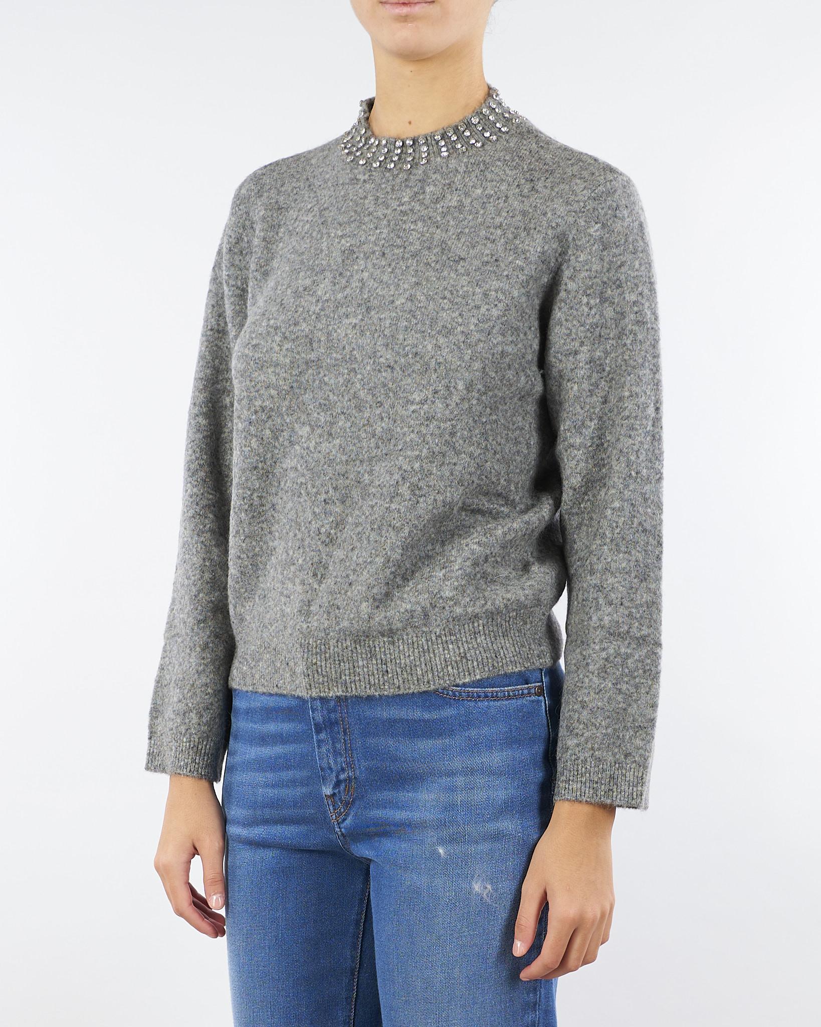 Maglia Grigio in alpaca e lana con pietre gioiello sul collo MT3819910723 913 SEVENTY 
