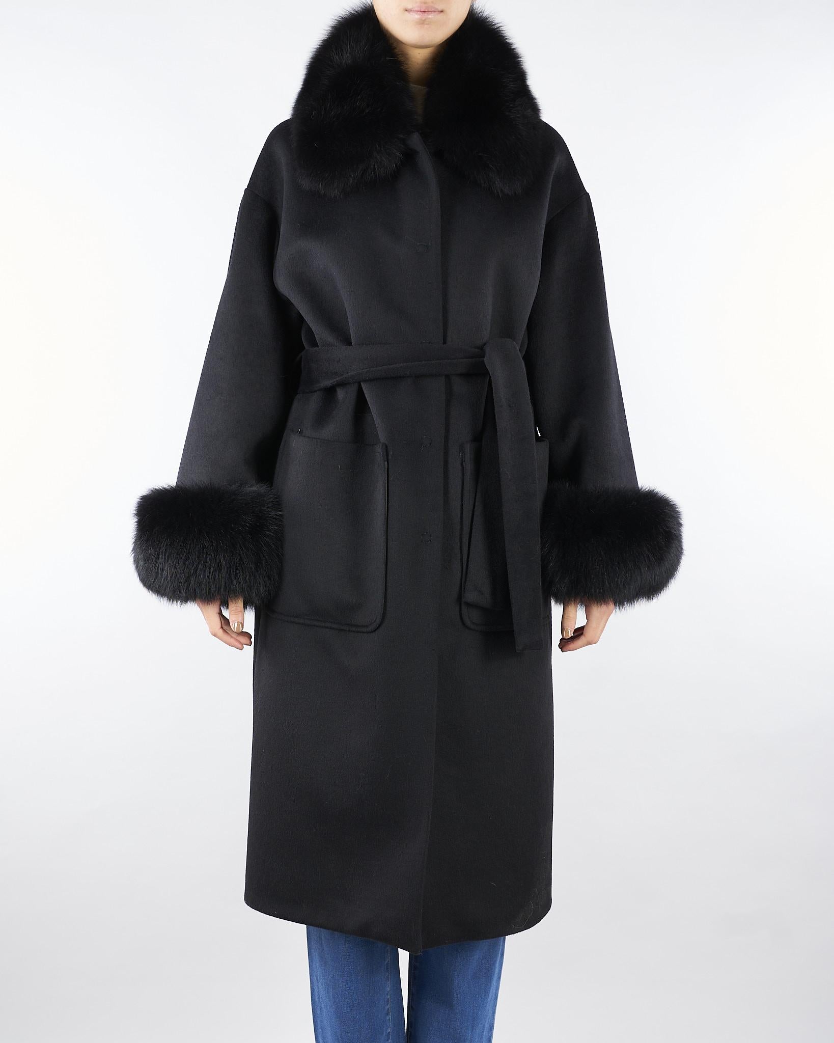 Cappotto Nero con inserti in vera pelliccia CD1211VO 99 YES LONDON 