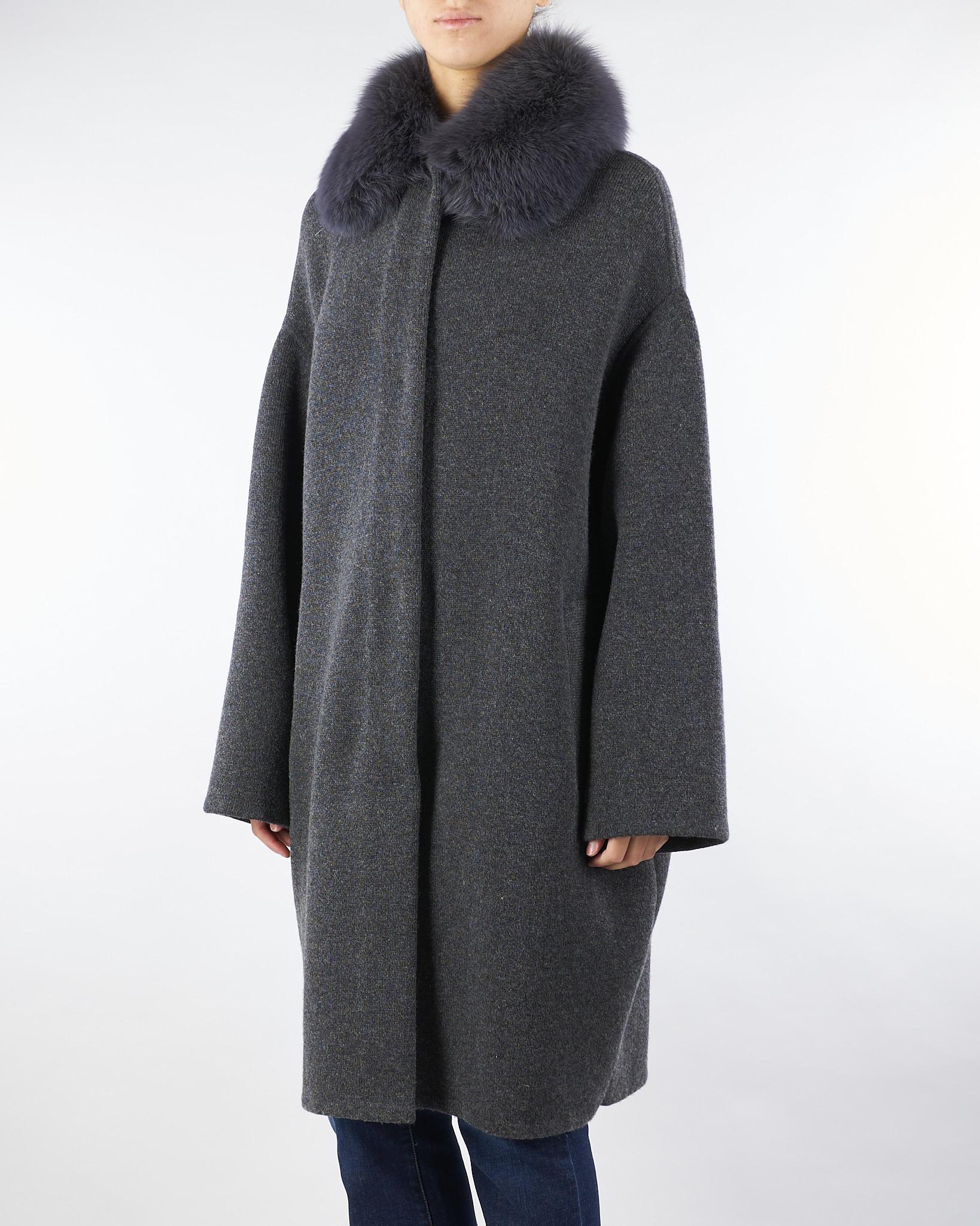 Mantella Antracite in pura lana merinos con inserti in vera pelliccia P2515VO 90 GIOVI 