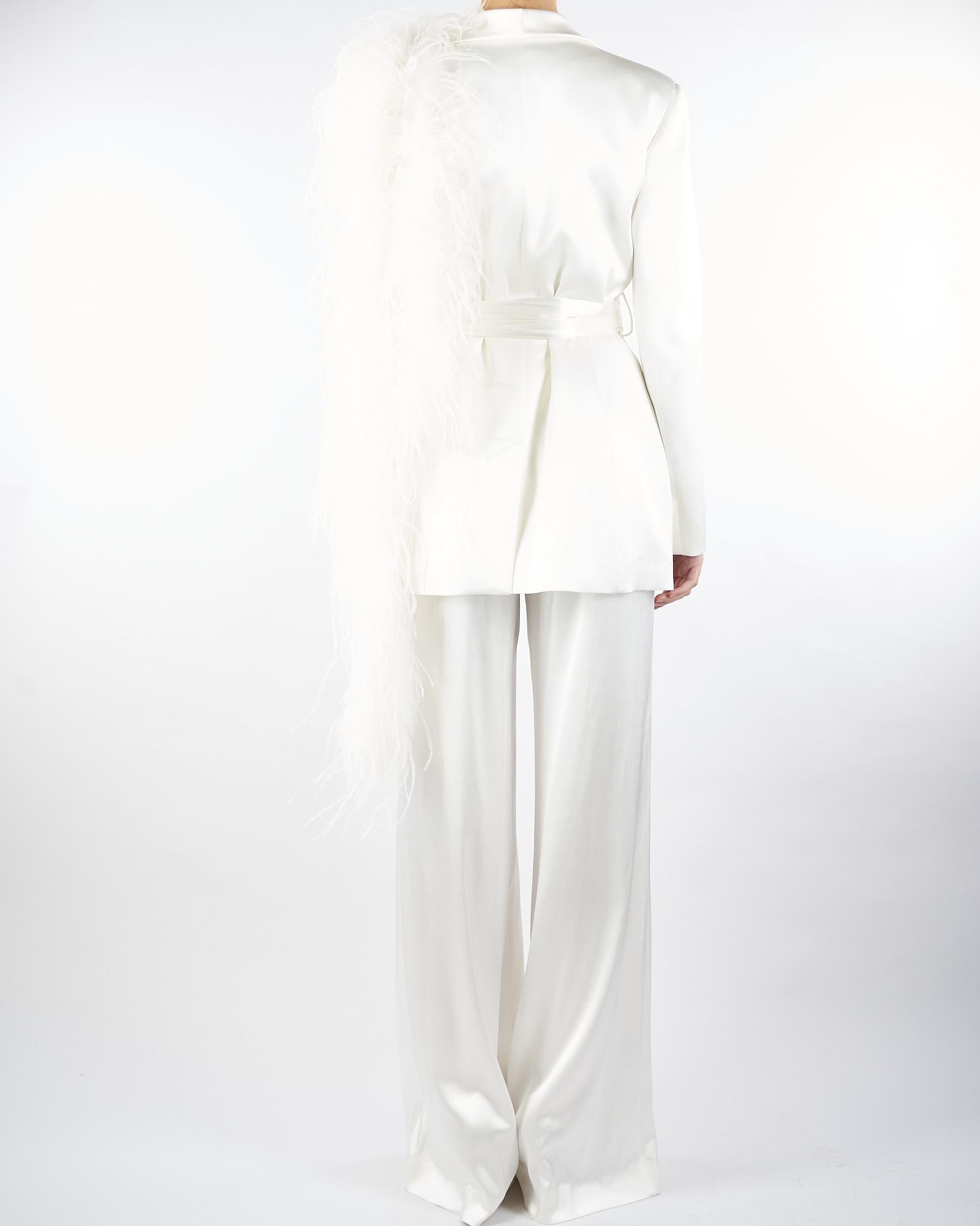Tailleur Bianco con piume AT139 1 ATELIER LEGORA 