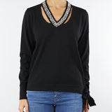 Maglia Nero in pura lana con ricamo gioiello sullo scollo C8355725 1 CLIPS 