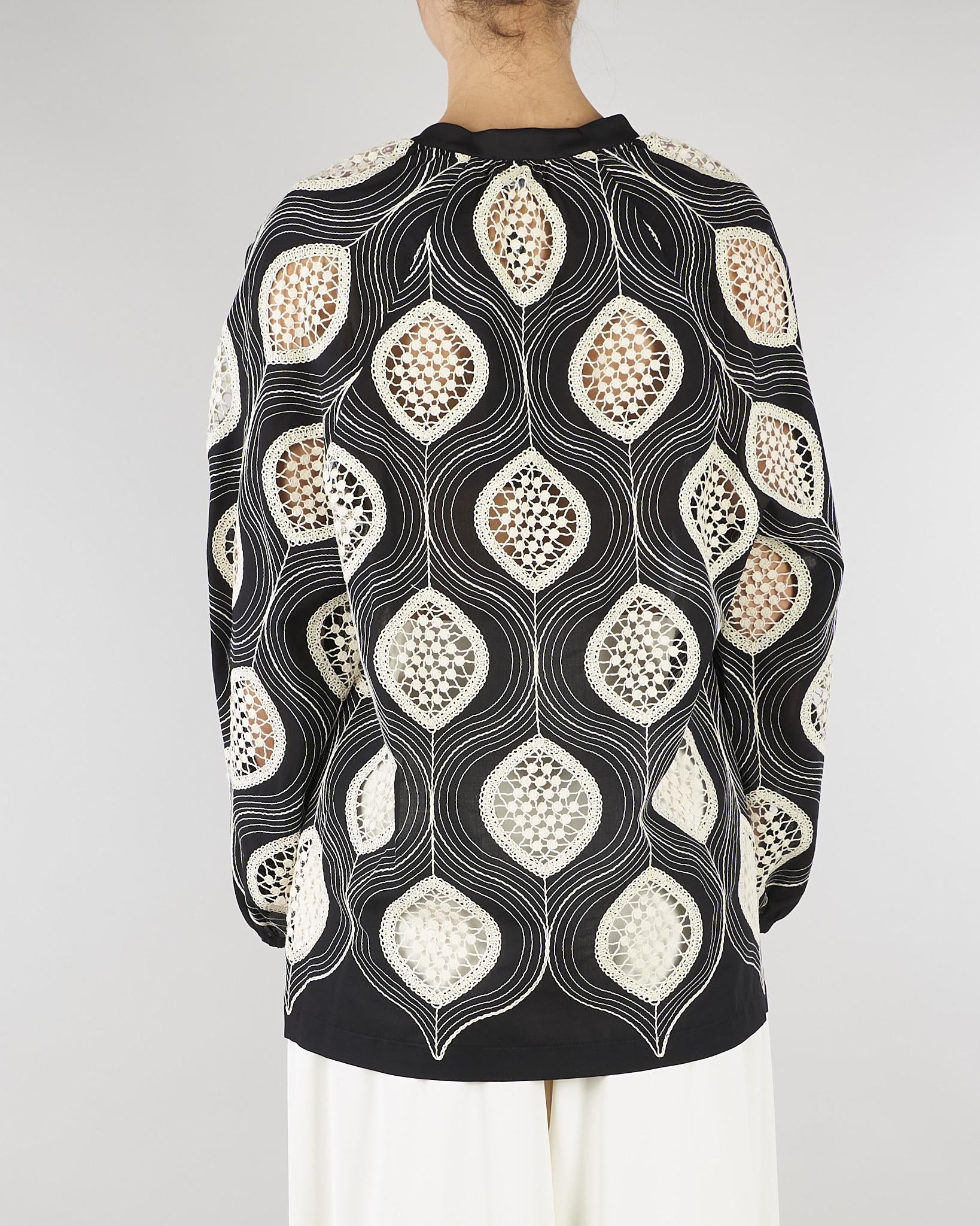 Blusa Nero-Bianco con ricami D3209763 01 CLIPS 