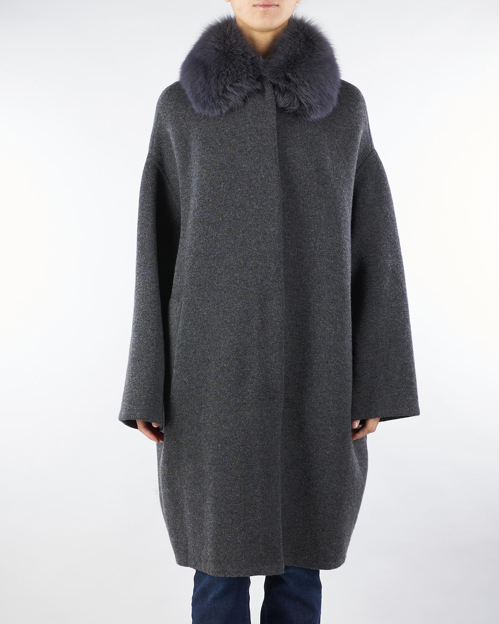 Mantella Antracite in pura lana merinos con inserti in vera pelliccia P2515VO 90 GIOVI 