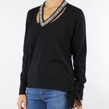 Maglia Nero in pura lana con ricamo gioiello sullo scollo C8355725 1 CLIPS 