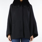 Mantella Nero in pura lana merinos con inserti in vera pelliccia P2512VO 99 GIOVI 