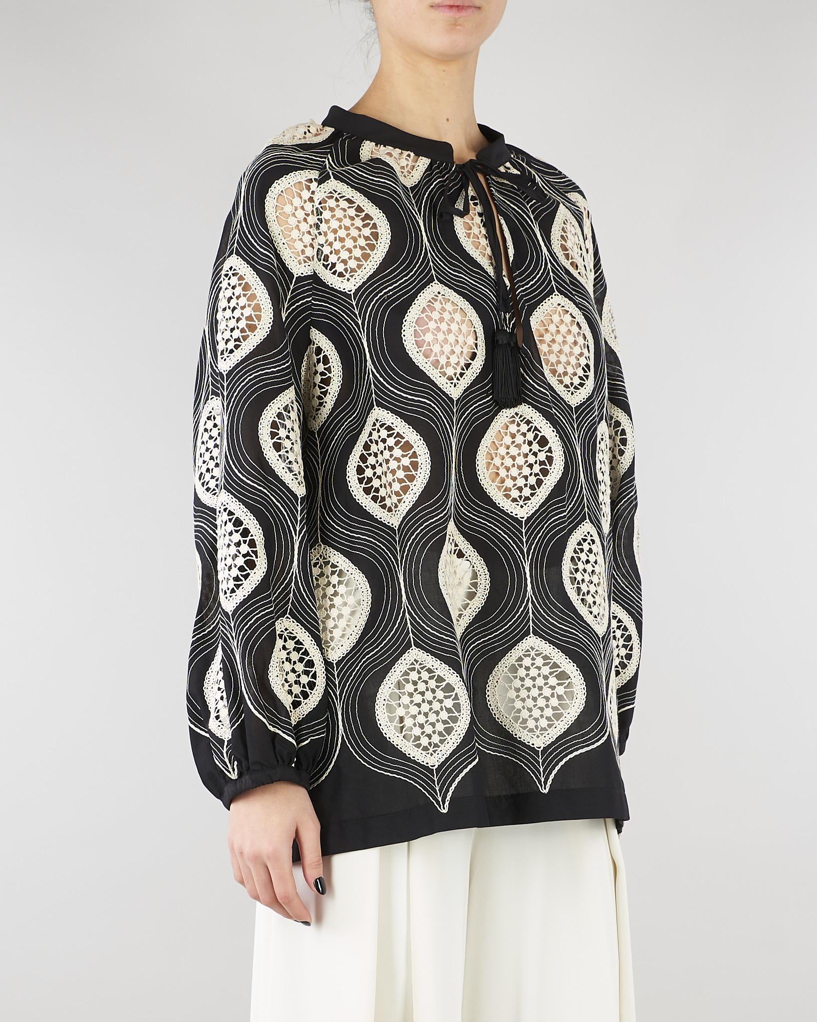 Blusa Nero-Bianco con ricami D3209763 01 CLIPS 