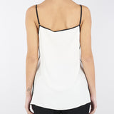 Top Avorio-Nero con profili a contrasto
