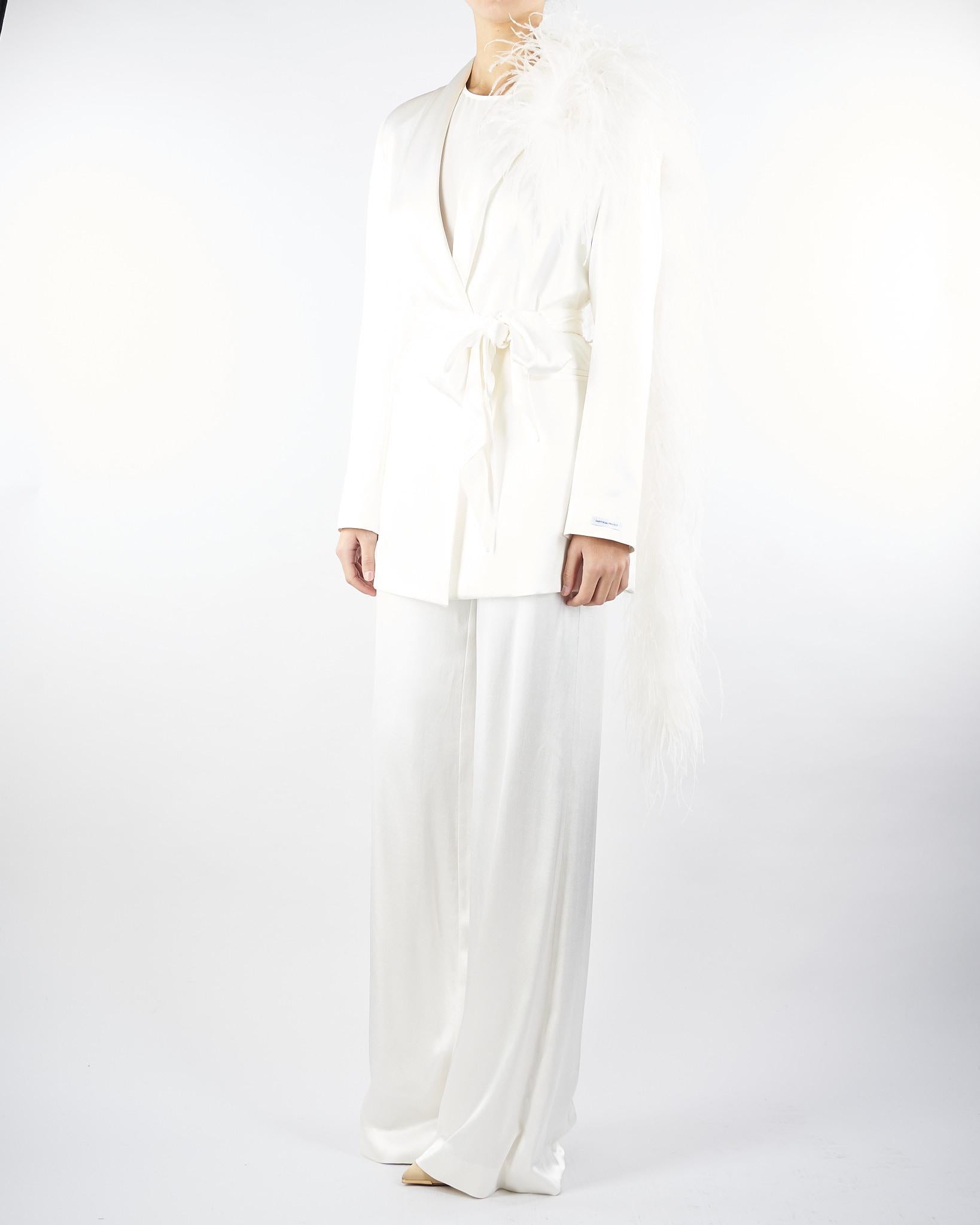 Tailleur Bianco con piume AT139 1 ATELIER LEGORA 