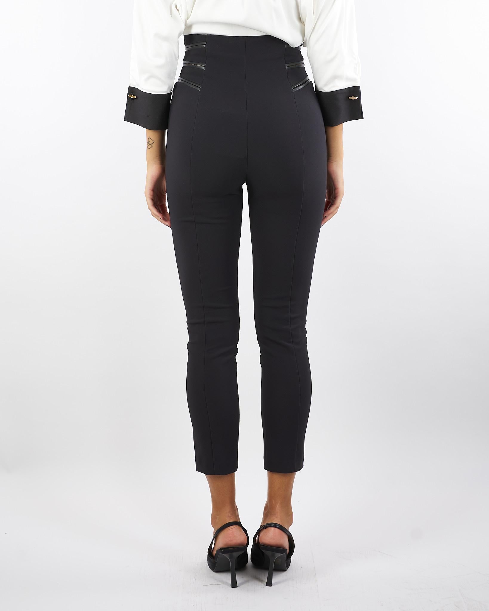 Pantaloni Nero in crêpe con dettagli zip PA11956E2 110 ELISABETTA FRANCHI 