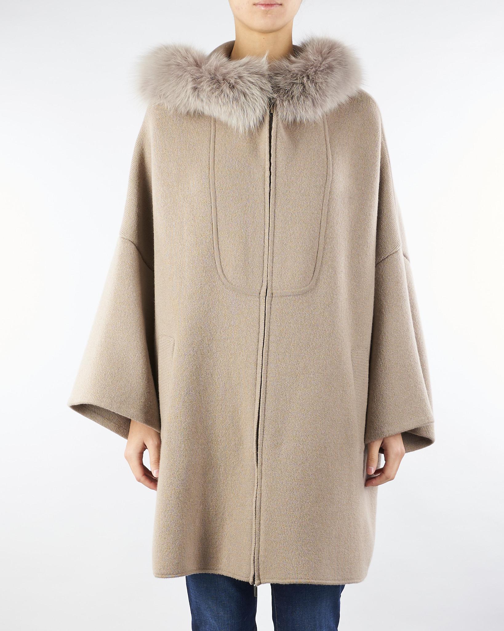 Mantella Sabbia in pura lana merinos con inserti in vera pelliccia P2514VO 02 GIOVI 